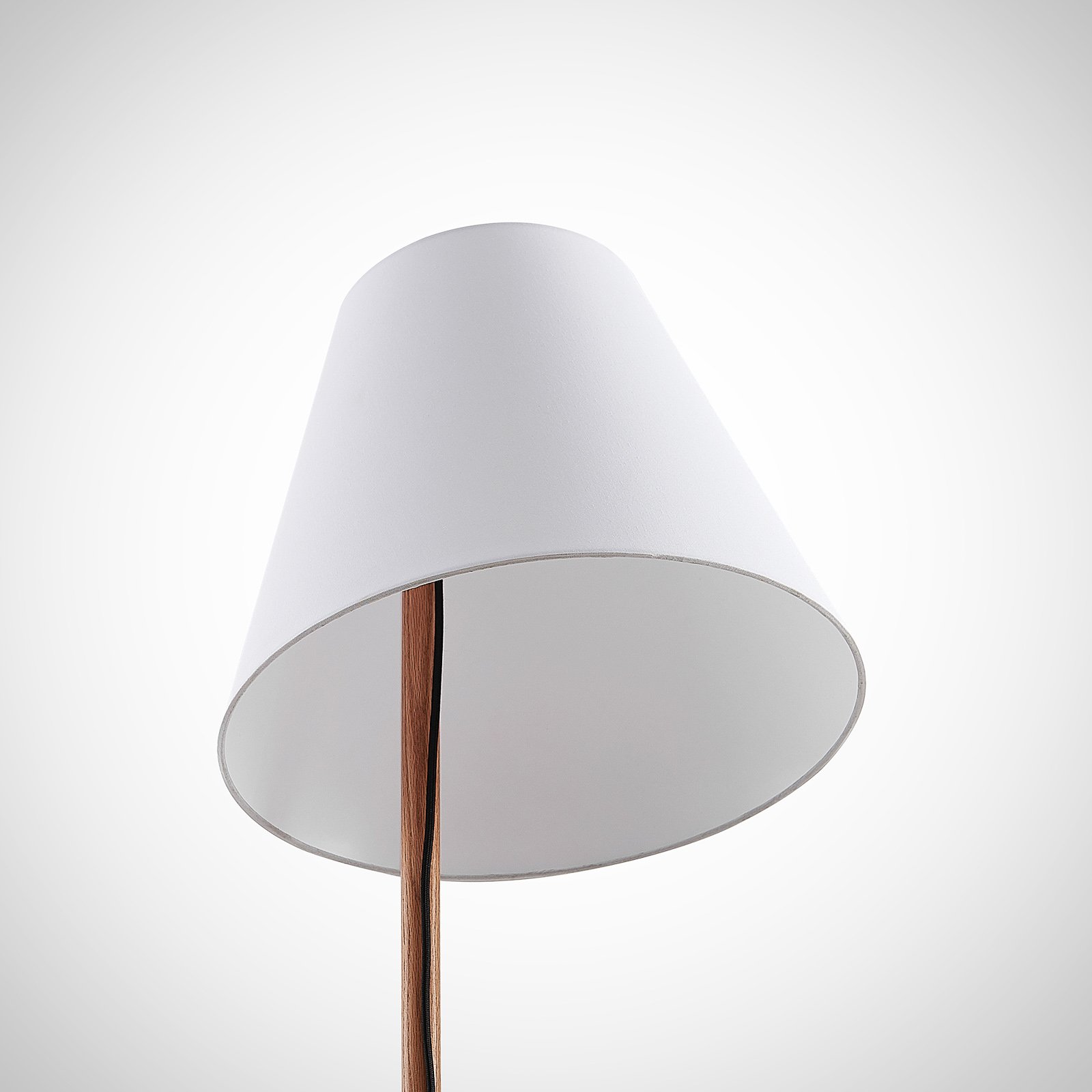 Jinda Floor Lamp White/Wood - Lucande