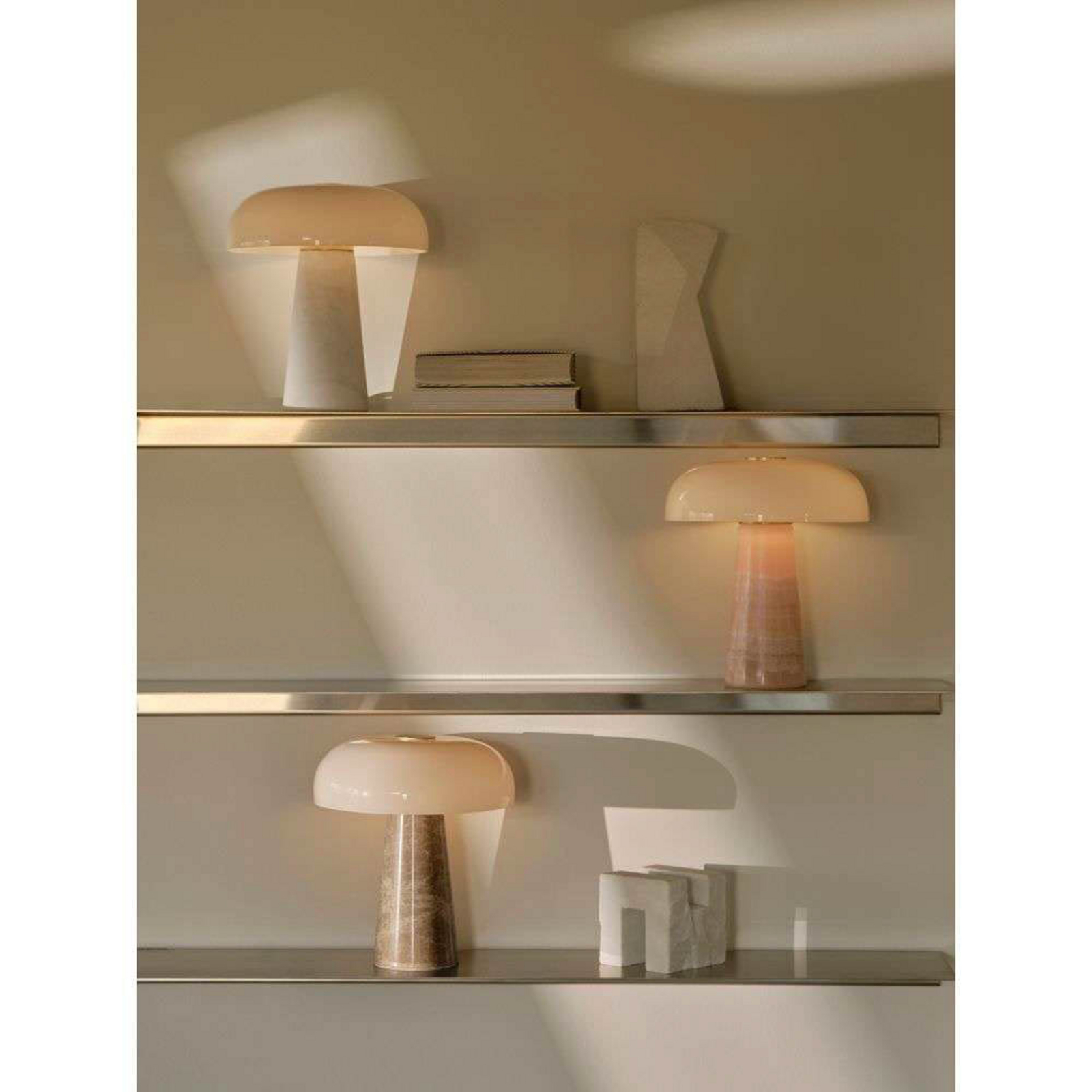 Lampe à poser Glossy, beige/blanc, hauteur 24 cm, marbre/verre
