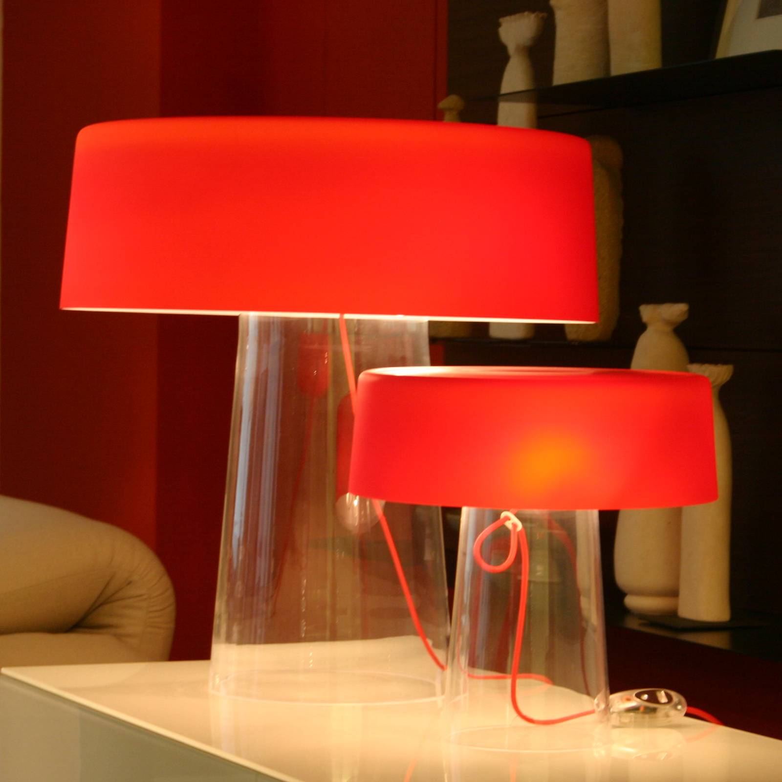 Prandina Glam bordslampa 48 cm klar/röd skärm