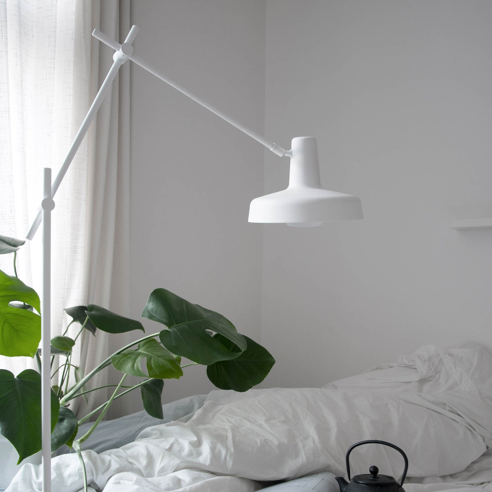 Arigato Gulvlampe Hvid - Grupa