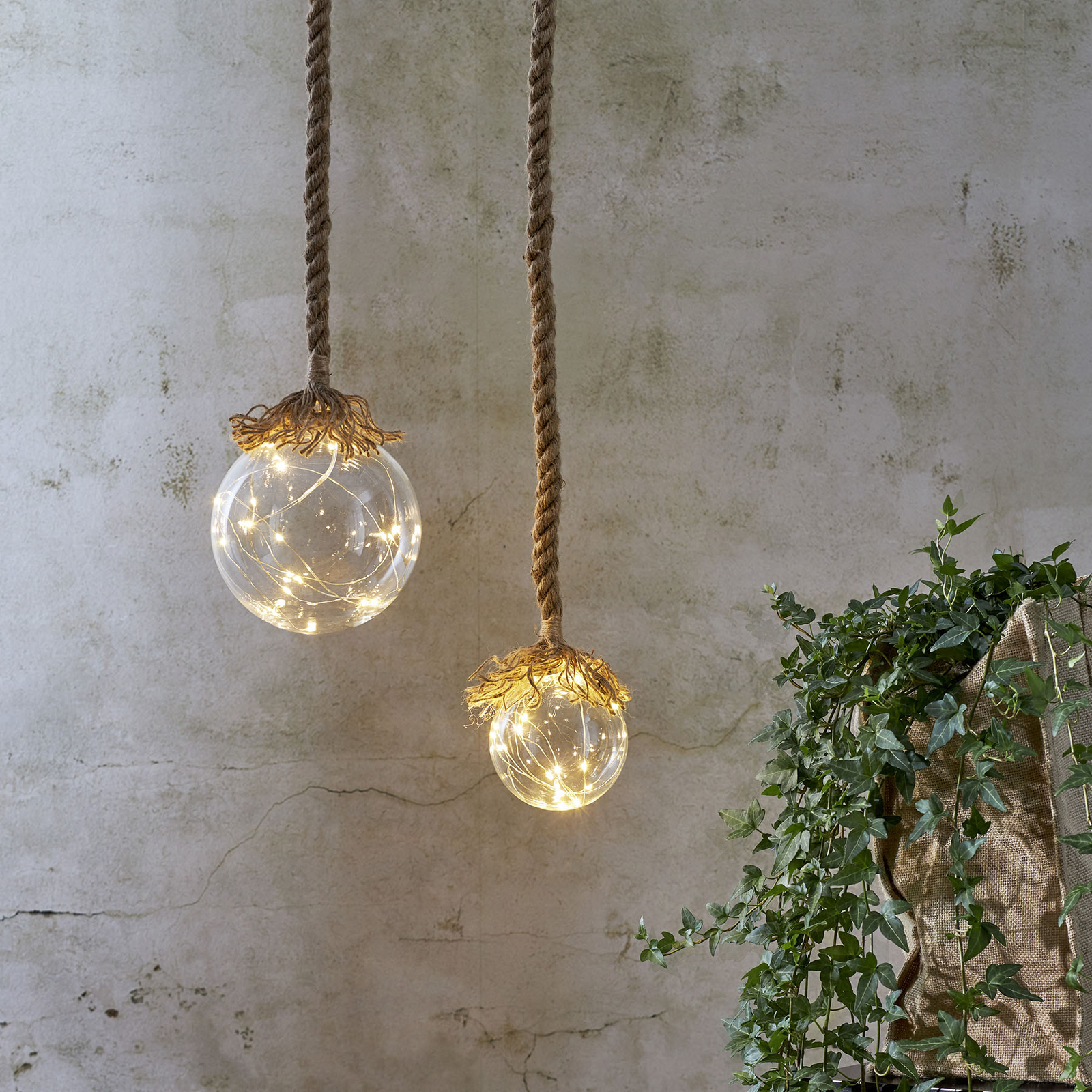 LED-Dekorationsleuchte Jutta mit Glaskugel