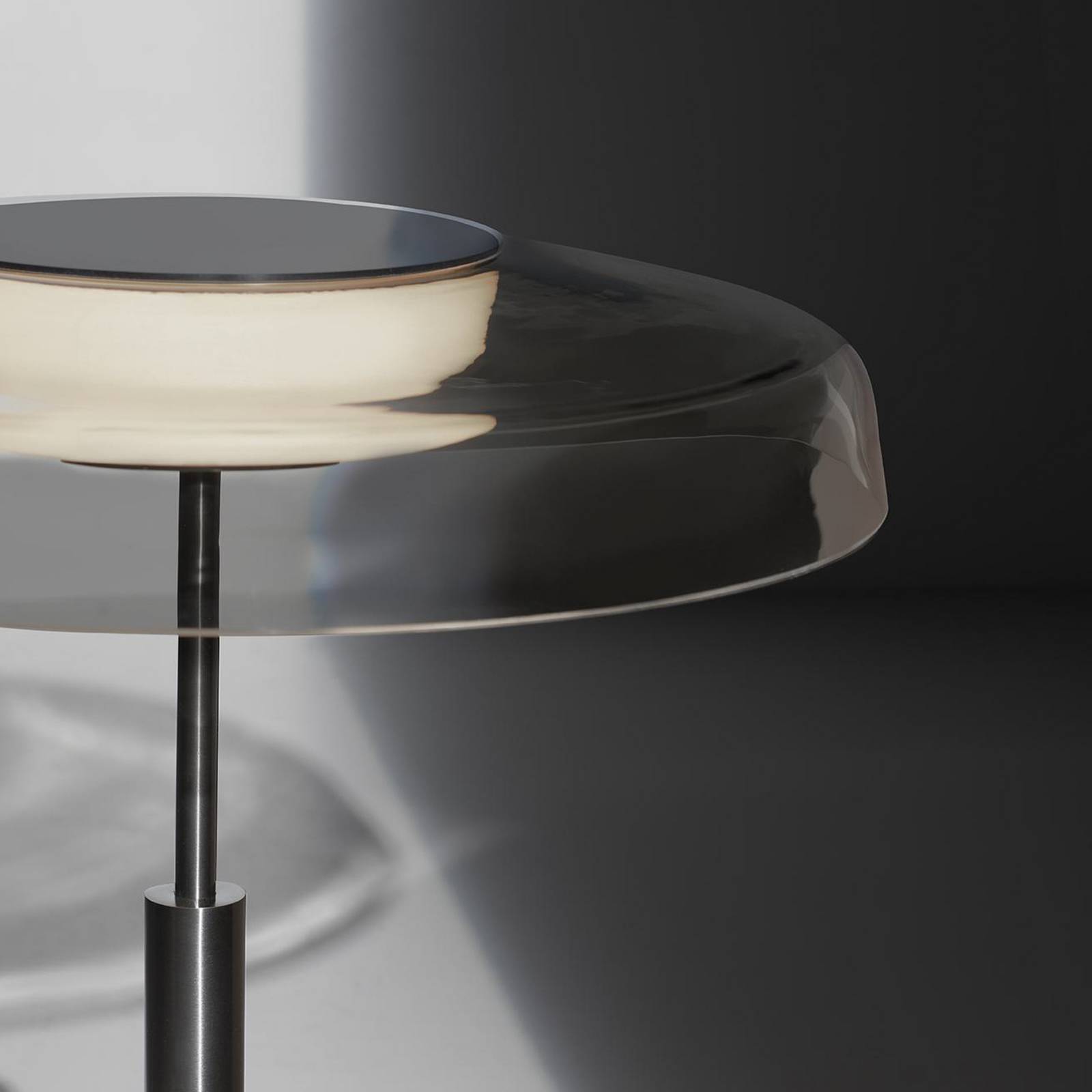 Oluce LED-Stehleuchte Dora, nickel/rauchgrau, Metall, PMMA günstig online kaufen