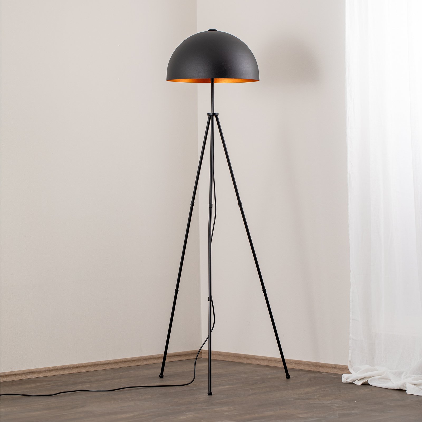 Podna lampa Can-NT-113-1, crni metalni tronožac, visina 170 cm