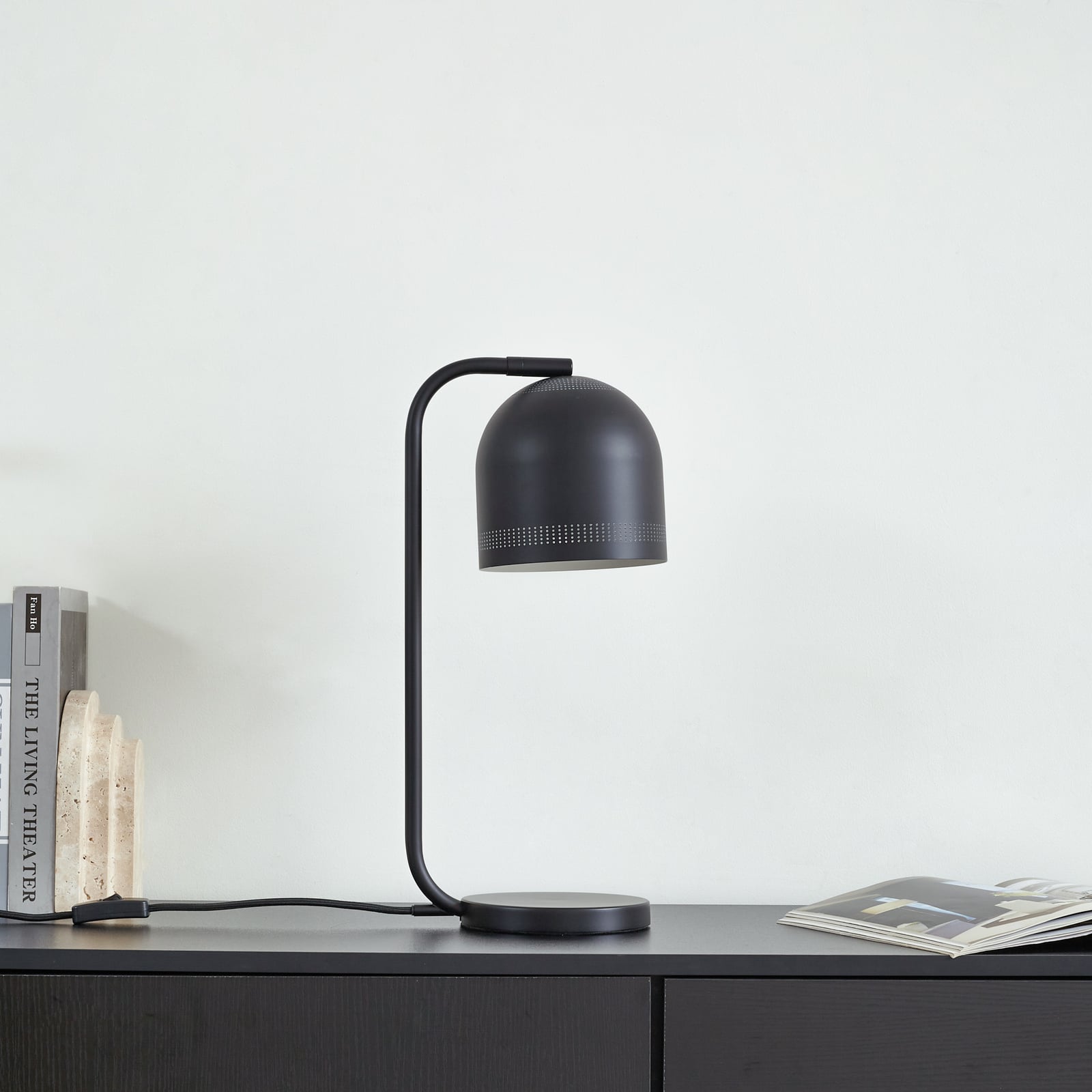 Oura bordlampe, svart, høyde 45 cm, jern, E14 - Nola