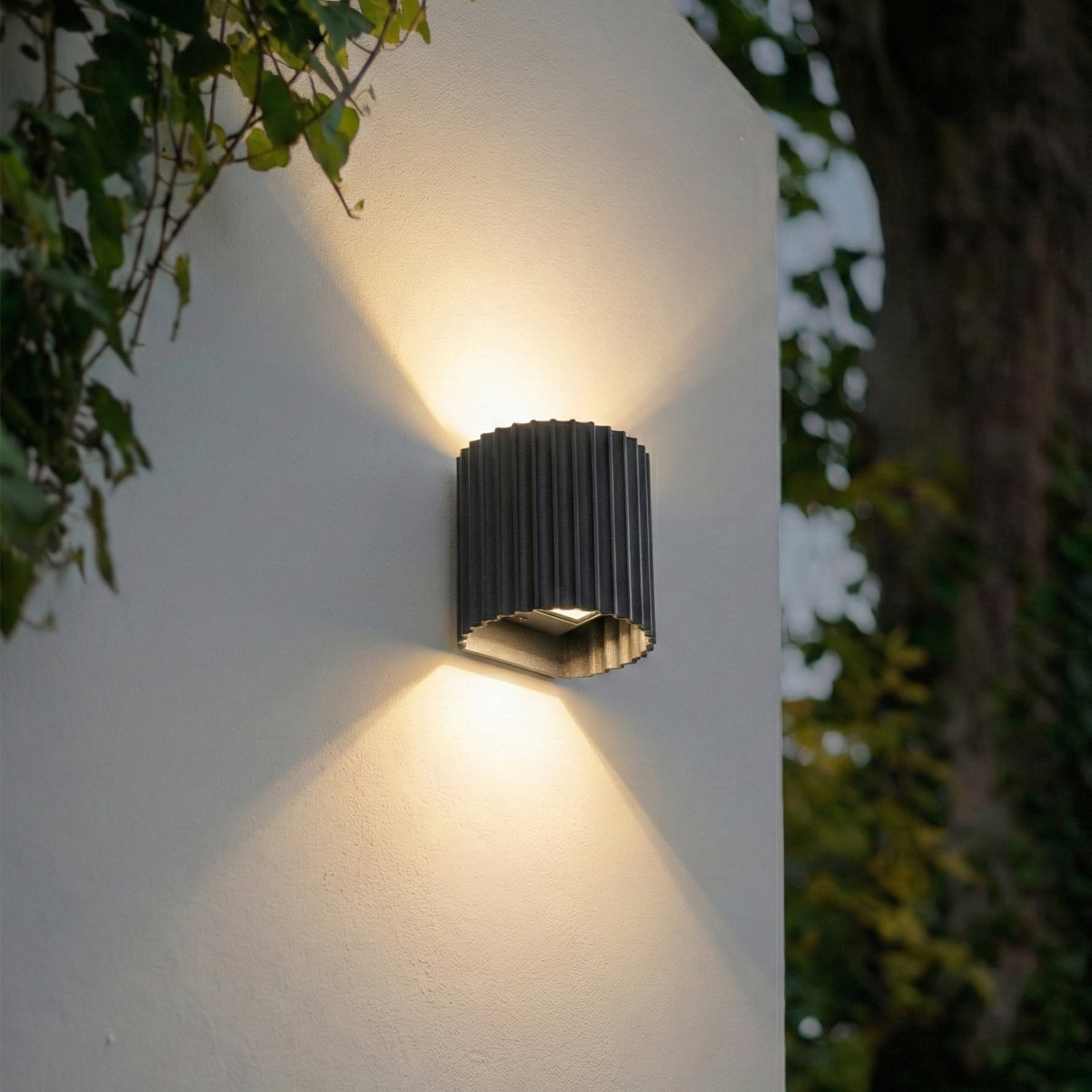 Lindby Applique da esterno LED Ralino, nera, a 2 luci, IP65