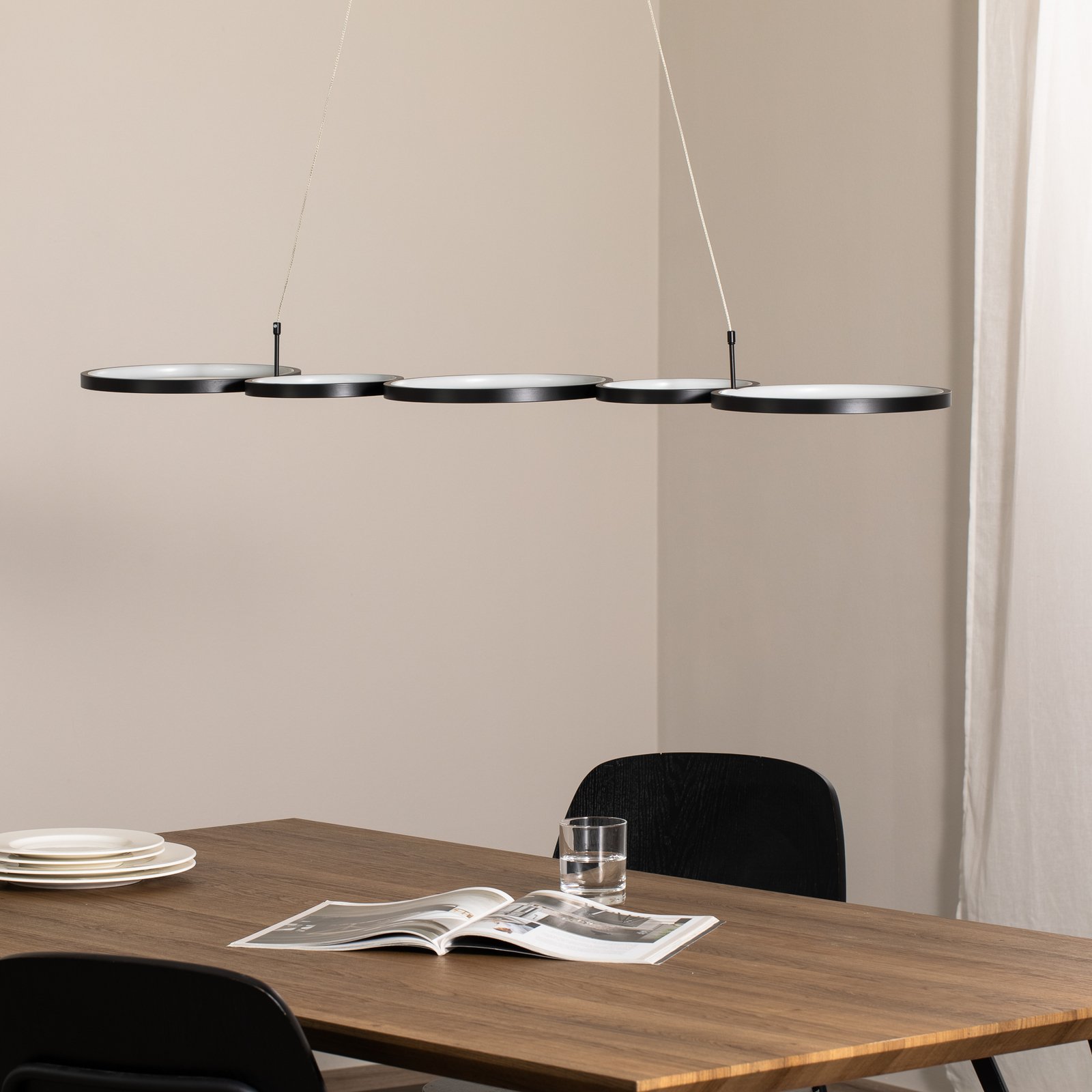 Lampă suspendată LED Olympia, metal, negru, 4.000 K Lampă suspendată LED Olympia, metal, negru, 4.000 K