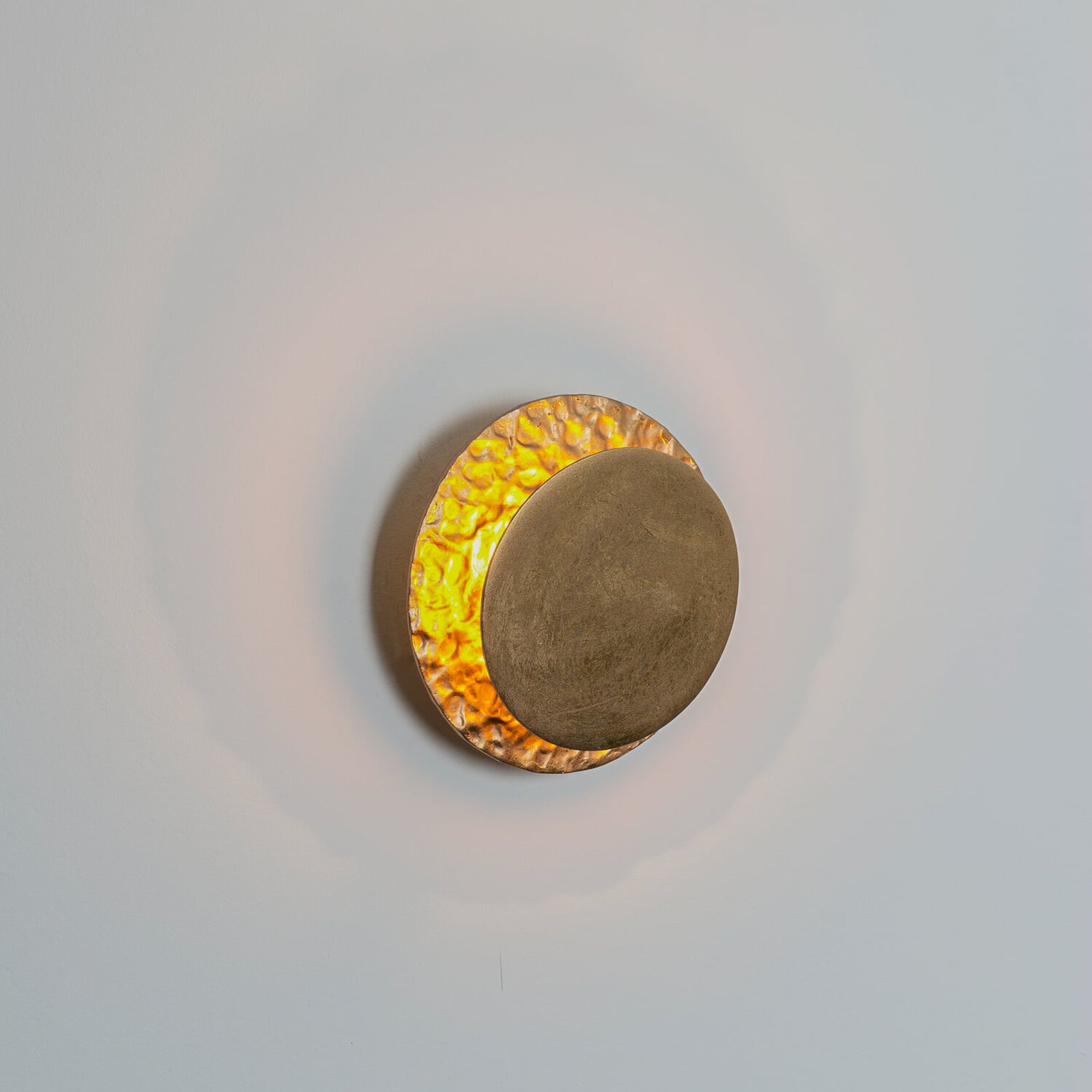 Aplique de pared LED CORONARE, Ø 17 cm, color dorado, metal, atenuable