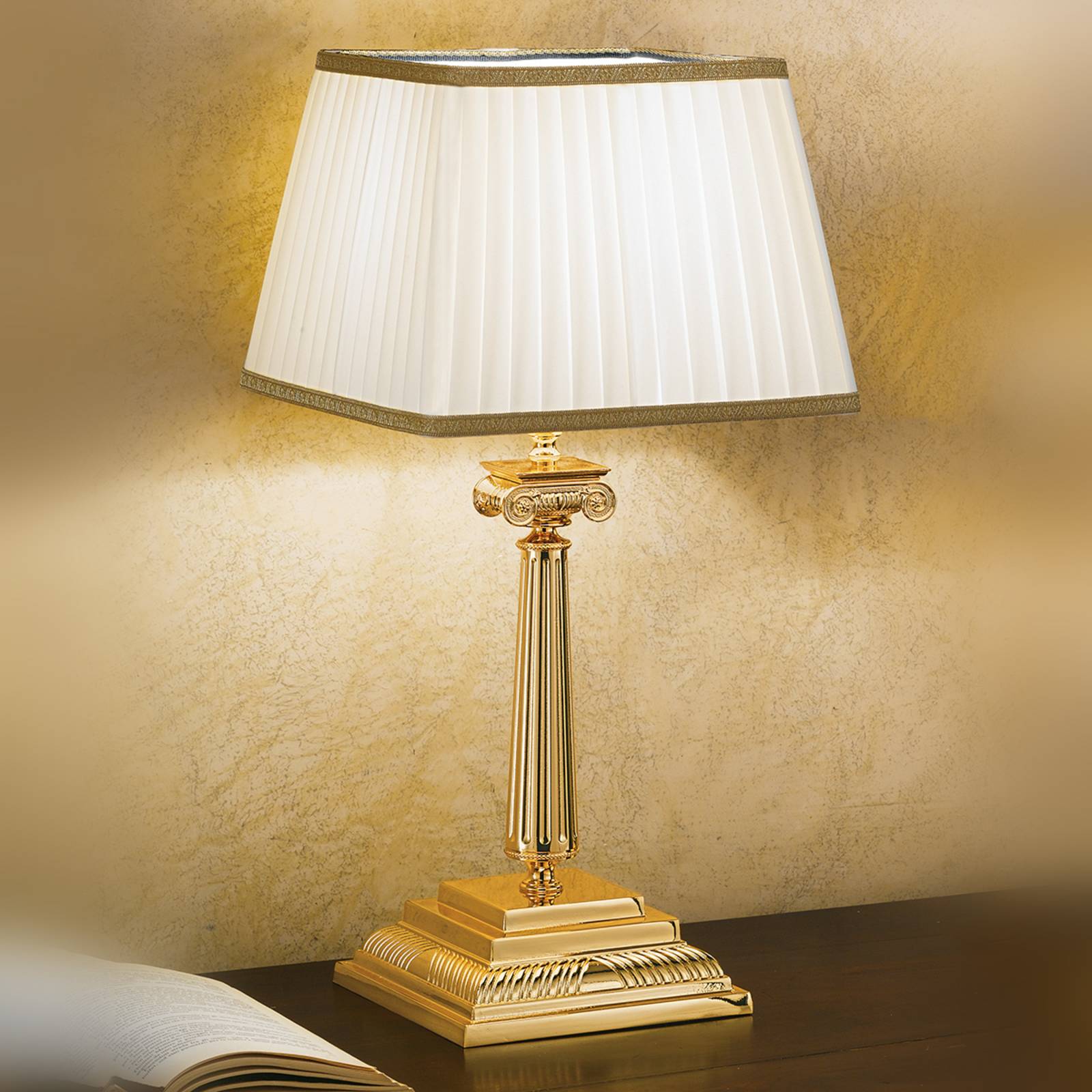 E-shop Stolná lampa Sarafine tienidlo Pongé, vysoká 51 cm