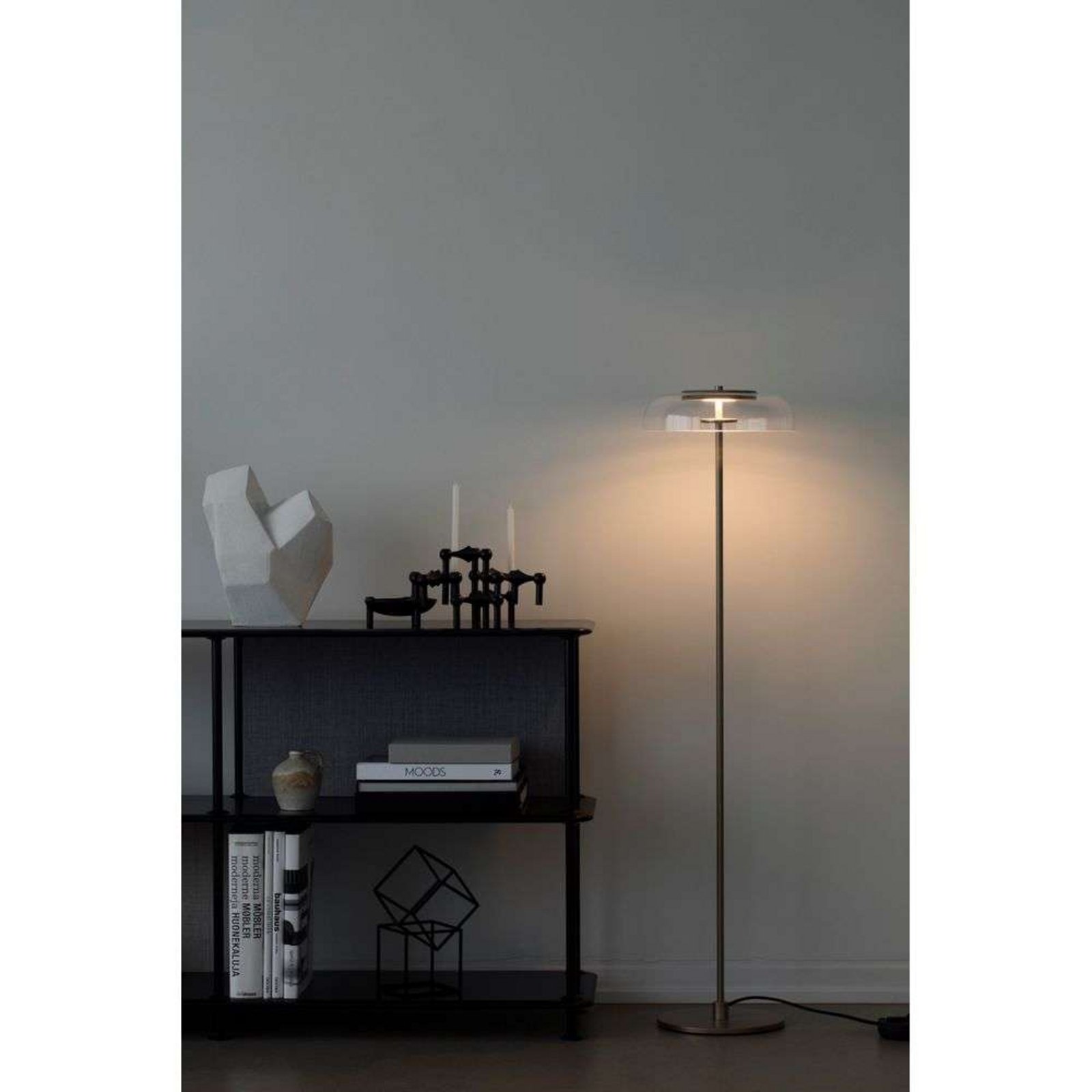 Nuura piantana LED Blossi, altezza 120 cm, color oro/trasparente