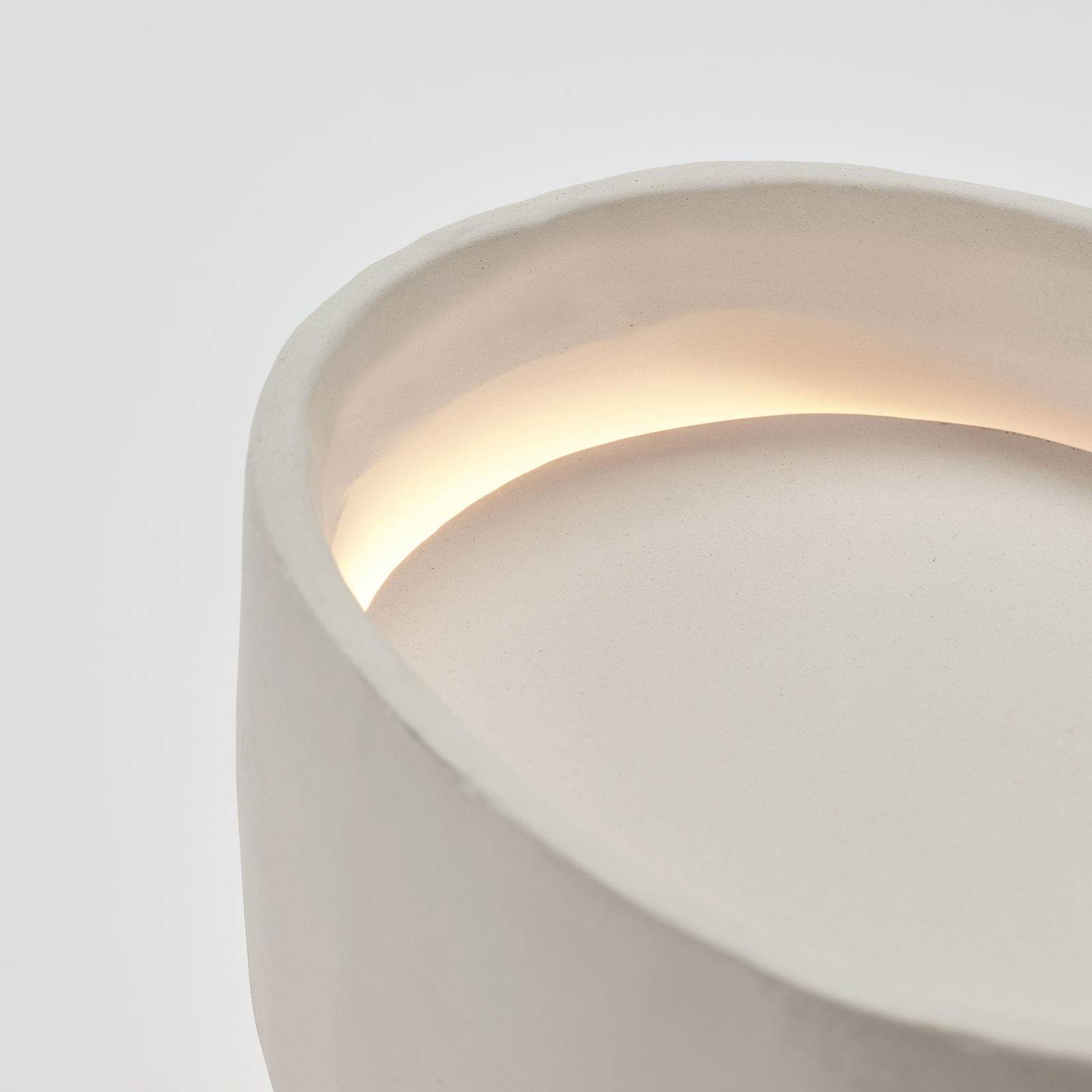 WHITE ROMÉ 01 bordlampe, beige, stentøj, højde 23,5 cm, E14 – Serax