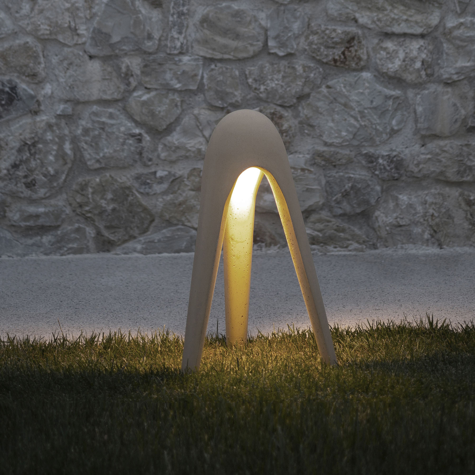 Martinelli Luce Cyborg LED-Wegeleuchte aus Beton