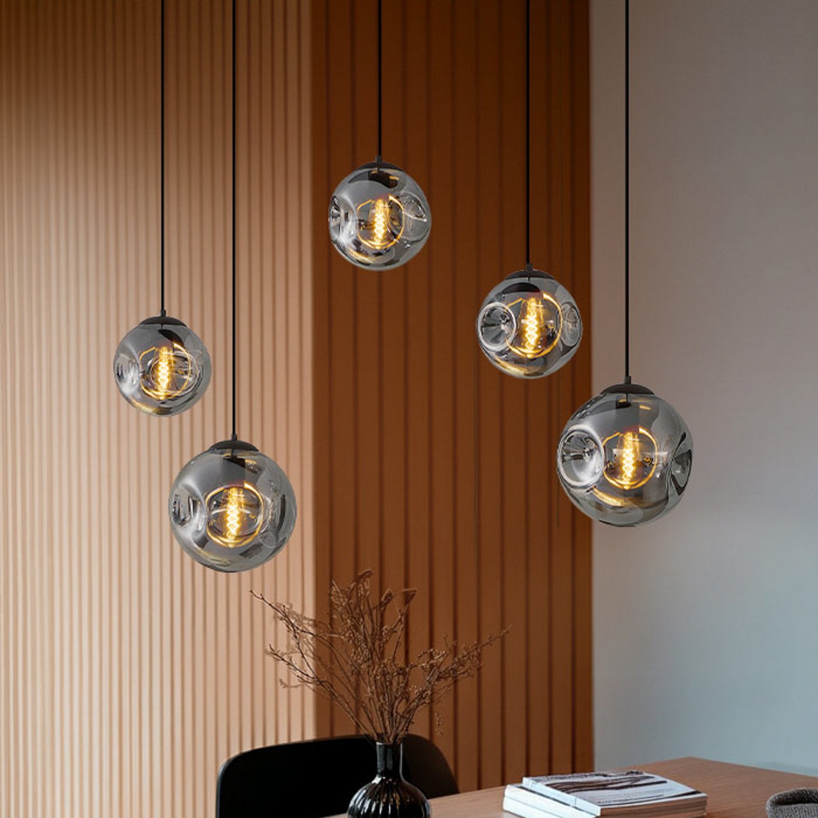 Suspensie Lindby Valentina E27 înălțime 1255 cm gri sticlă - Camera de zi / sufragerie - design - gri fumuriu cafea