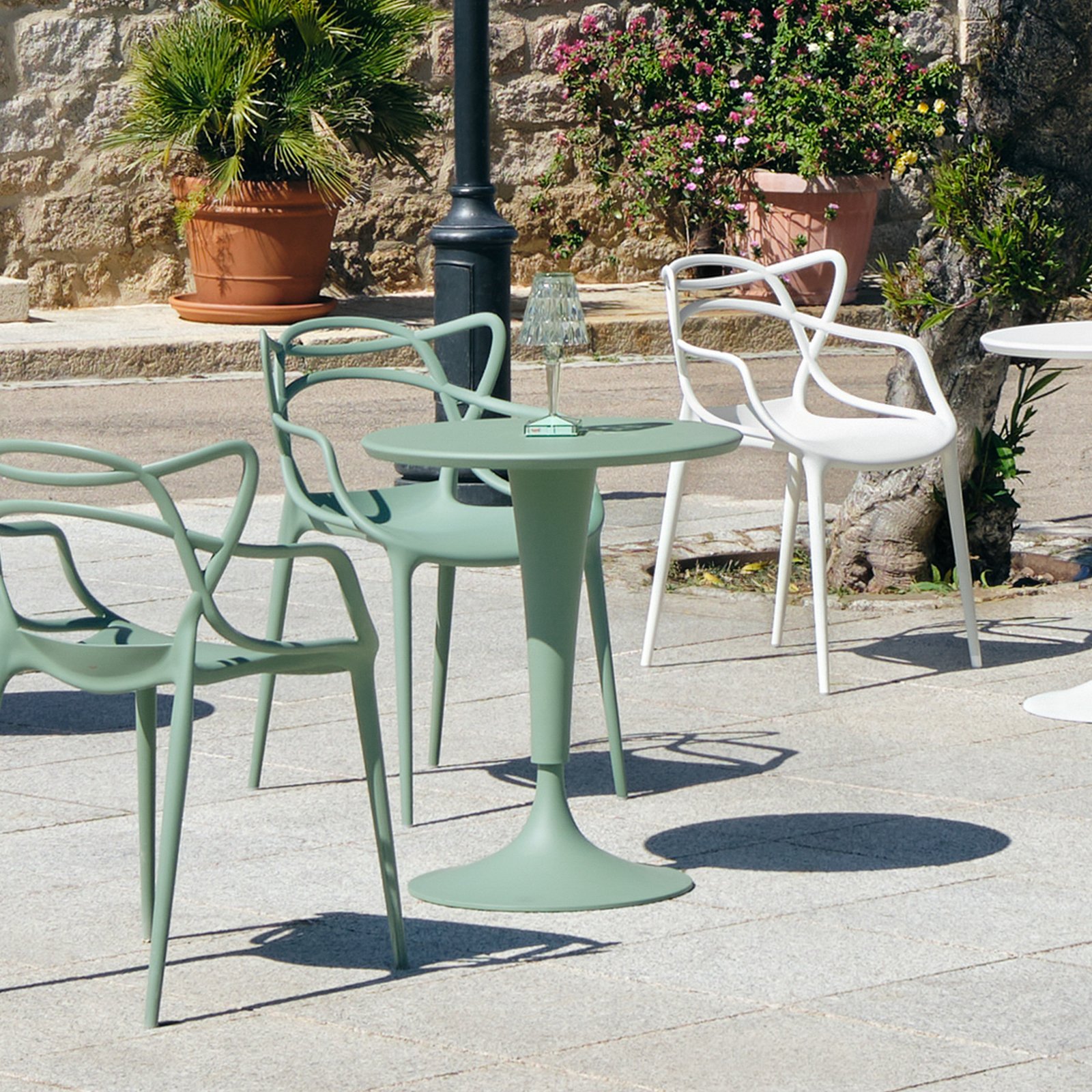 Table DR. NA, verte, hauteur 73 cm - Kartell