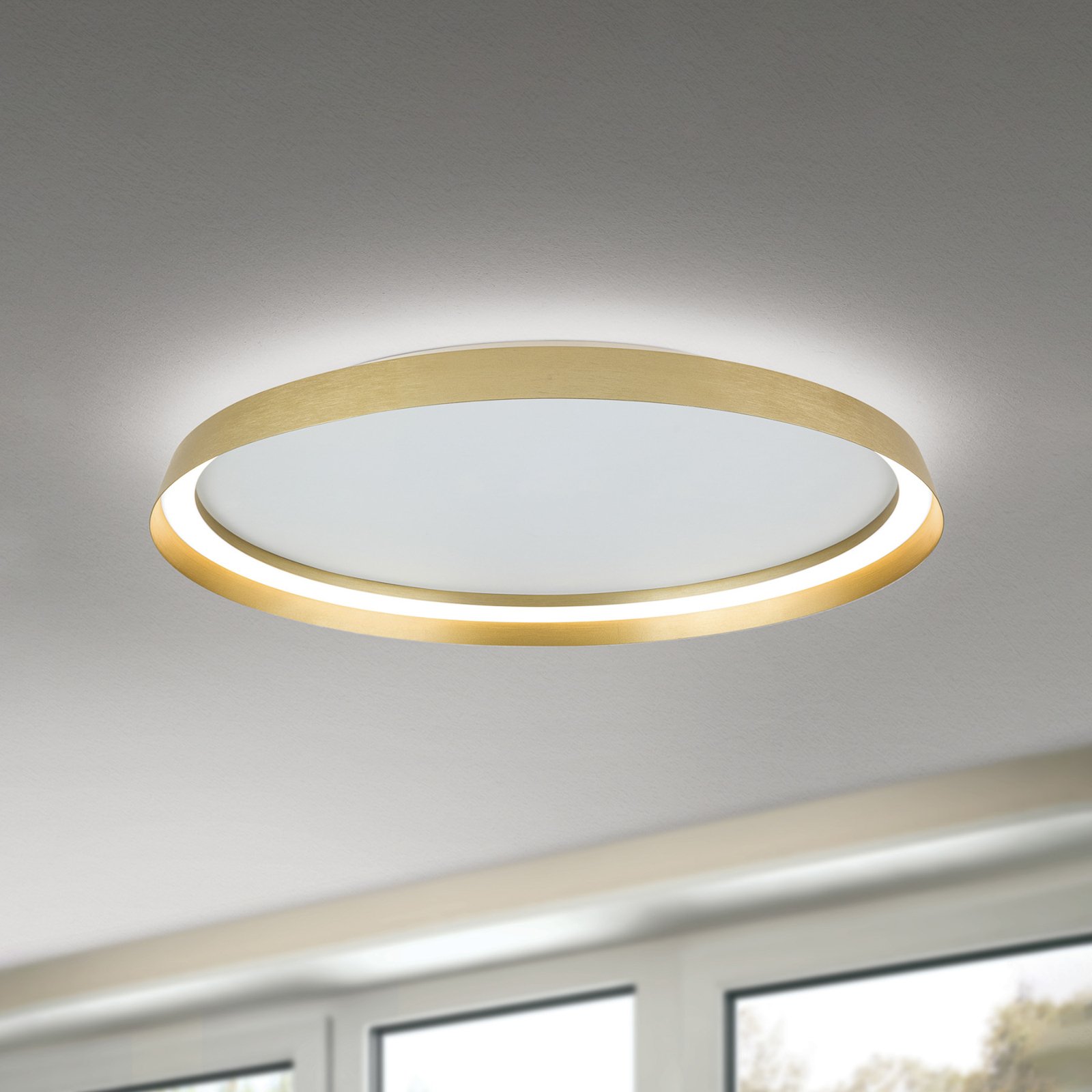 LED ceiling lamp Manta, Ø 60 cm, gold-coloured, aluminium, up/down