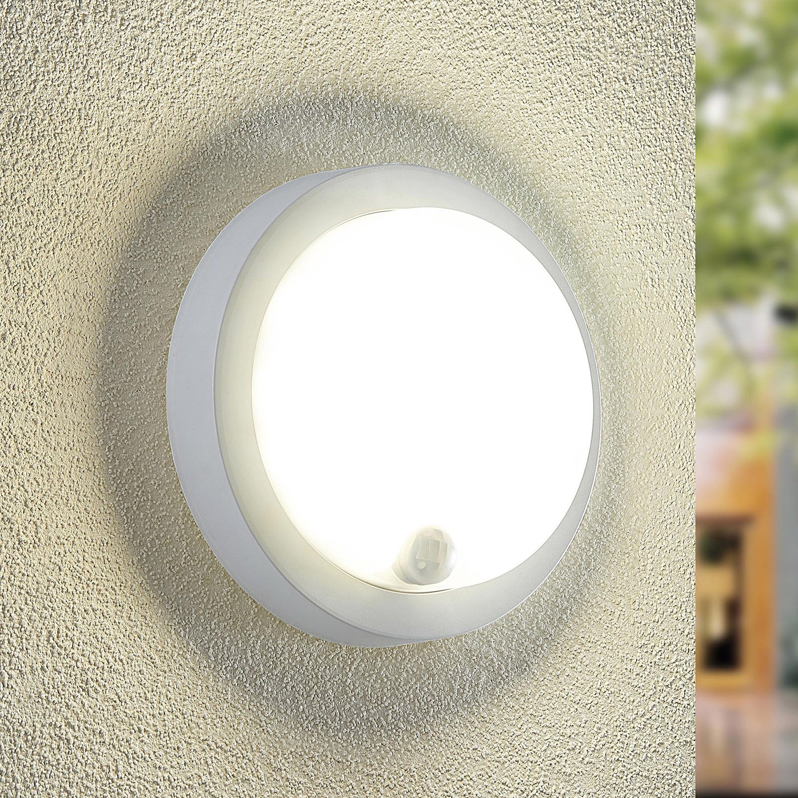 Prios Lakin LED outdoor wall light, sensor, white