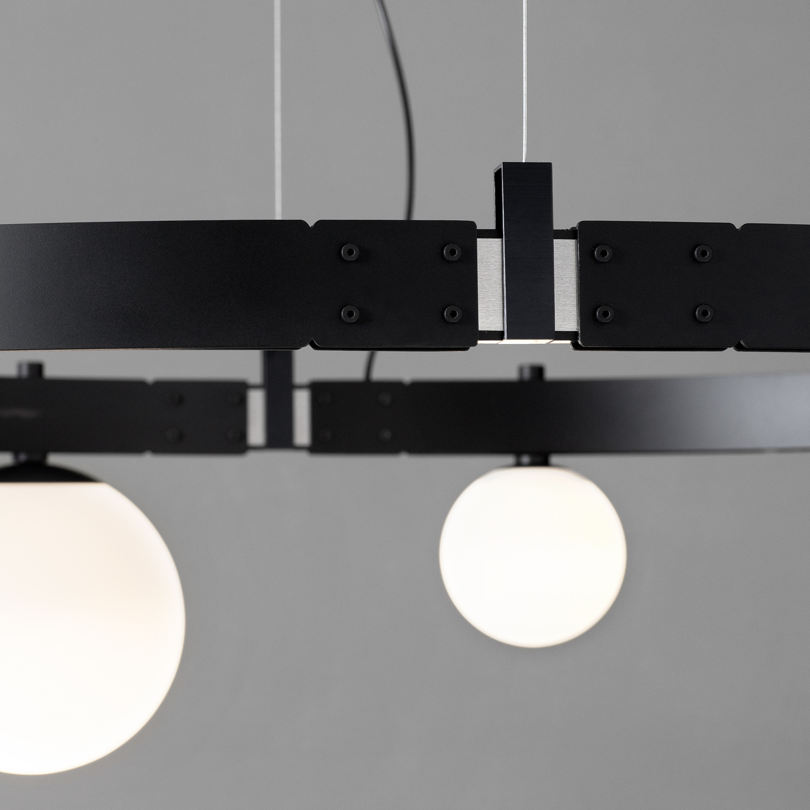Karman Stant LED-hänglampa svart längd 103 cm