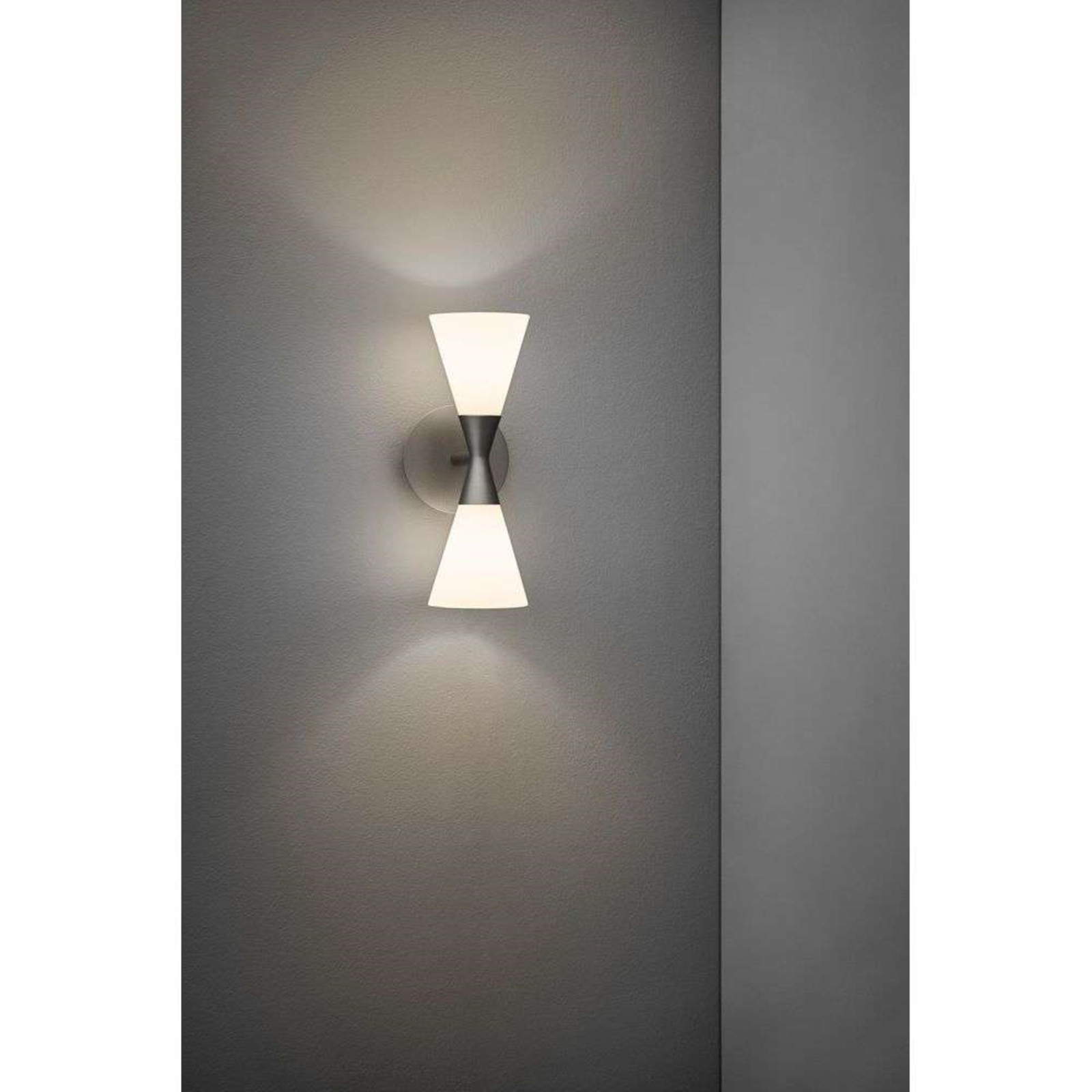 Harlekin Vägglampa Duo Graphite - Herstal