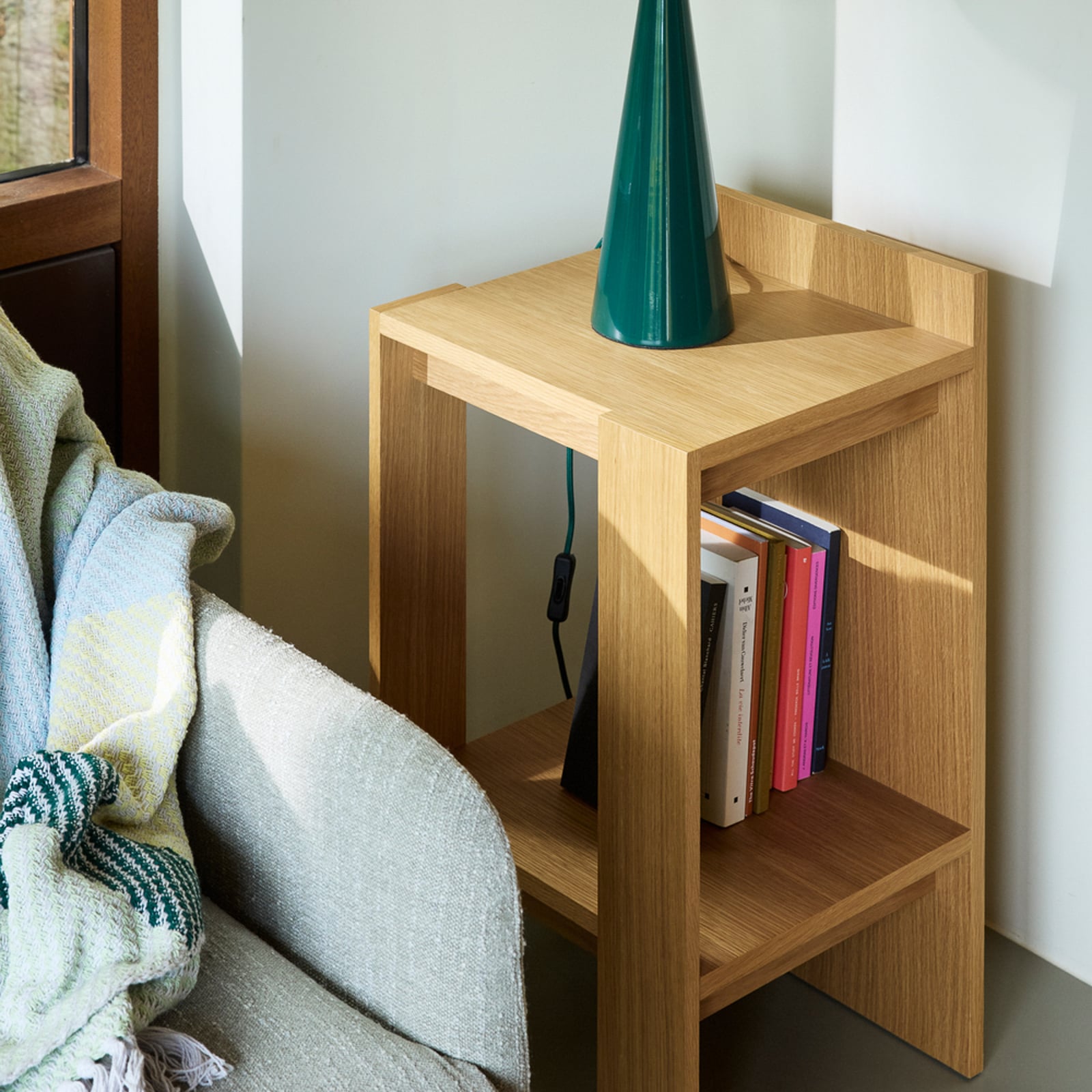 Comodino Merge in rovere chiaro, altezza 70 cm - Hübsch