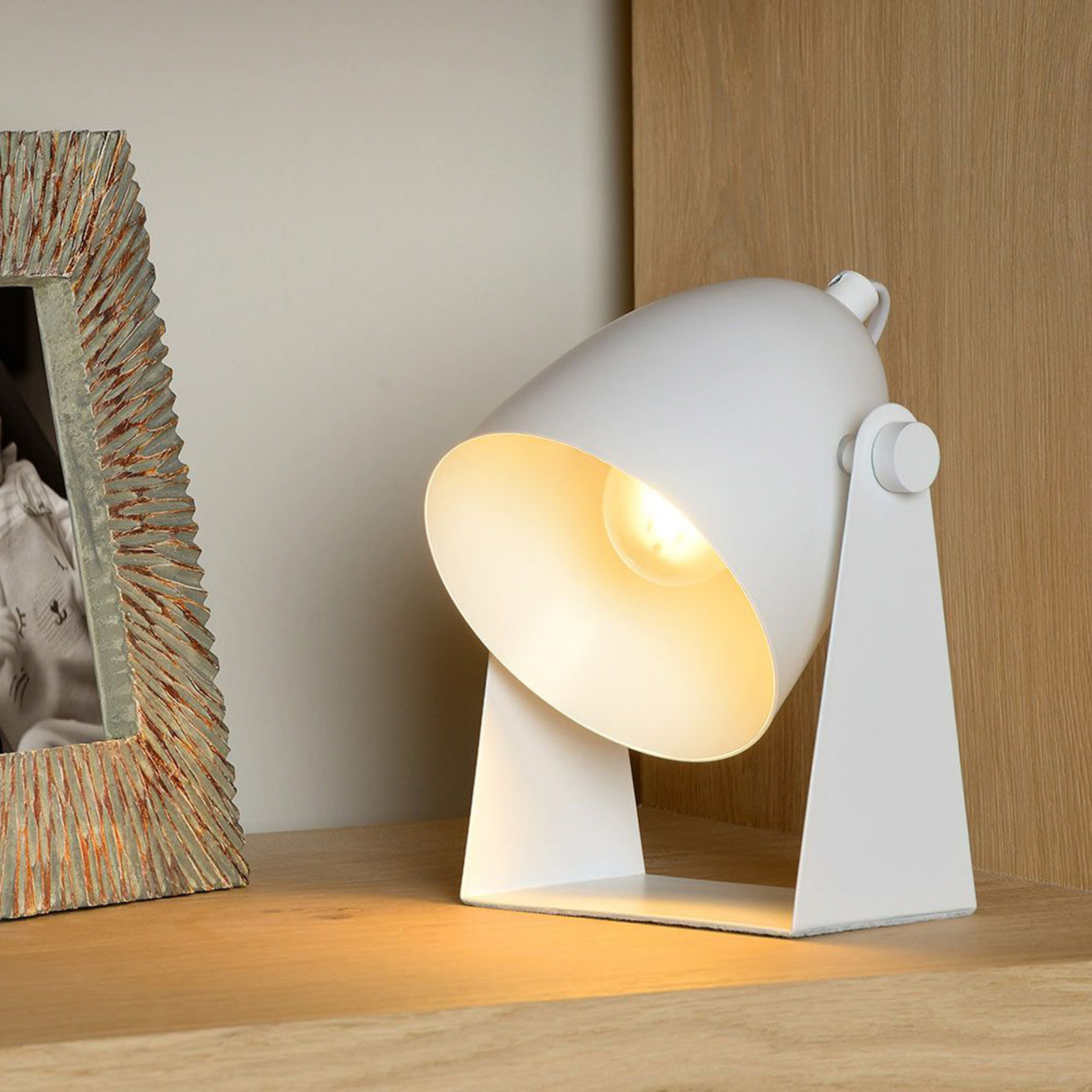 Chago bordslampa i metall, vit