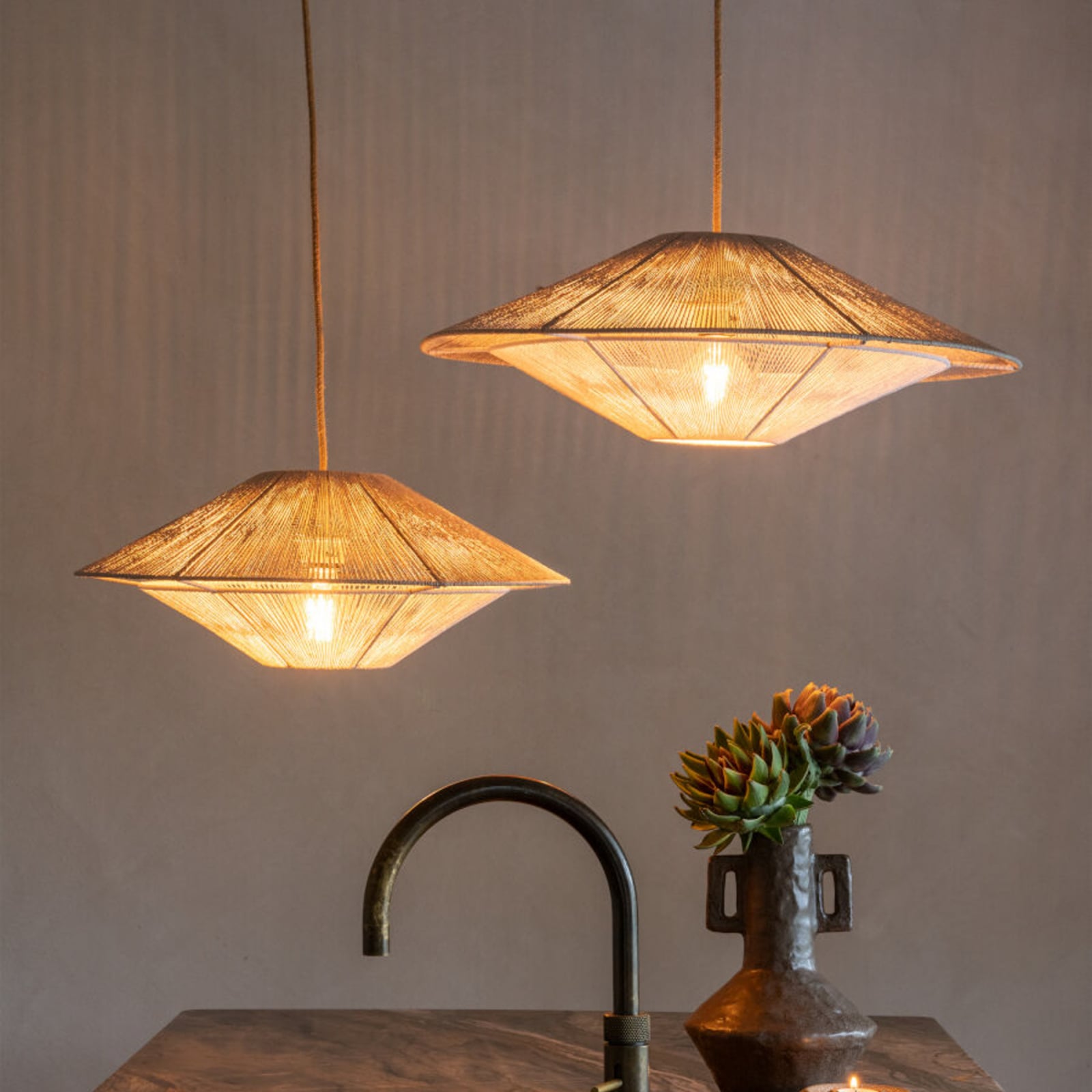 GOOD & MOJO hengelampe Lumbini, Ø50 cm, lysegrå, papirtau