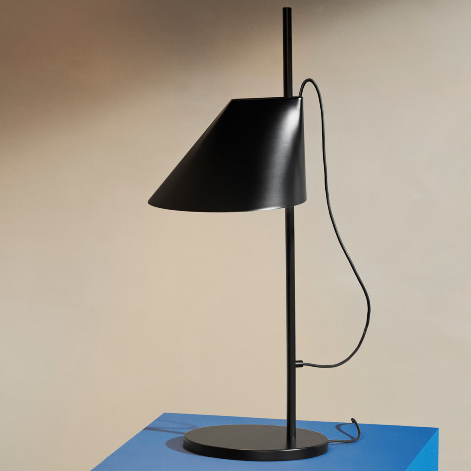 Louis Poulsen Yuh - lampă de masă LED negru - Camera de zi / sufragerie - design - Metal
