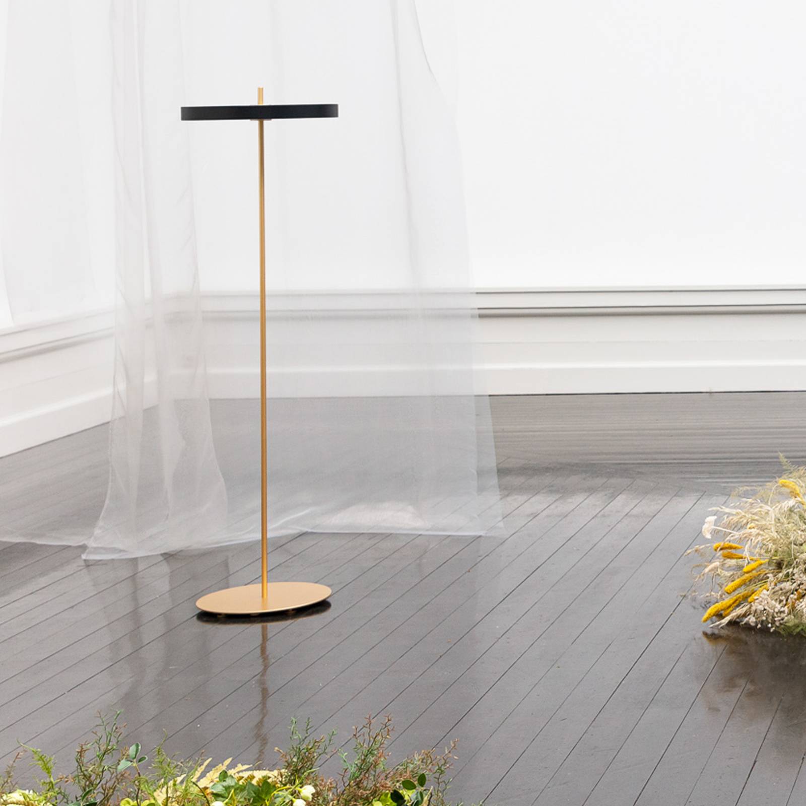 UMAGE Asteria floor LED floor lamp black