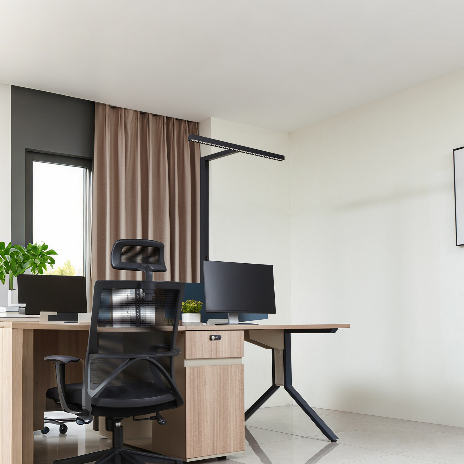 Arcchio LED kancelářská stojací lampa Jolinda, tvar T, černá, 4 000 K