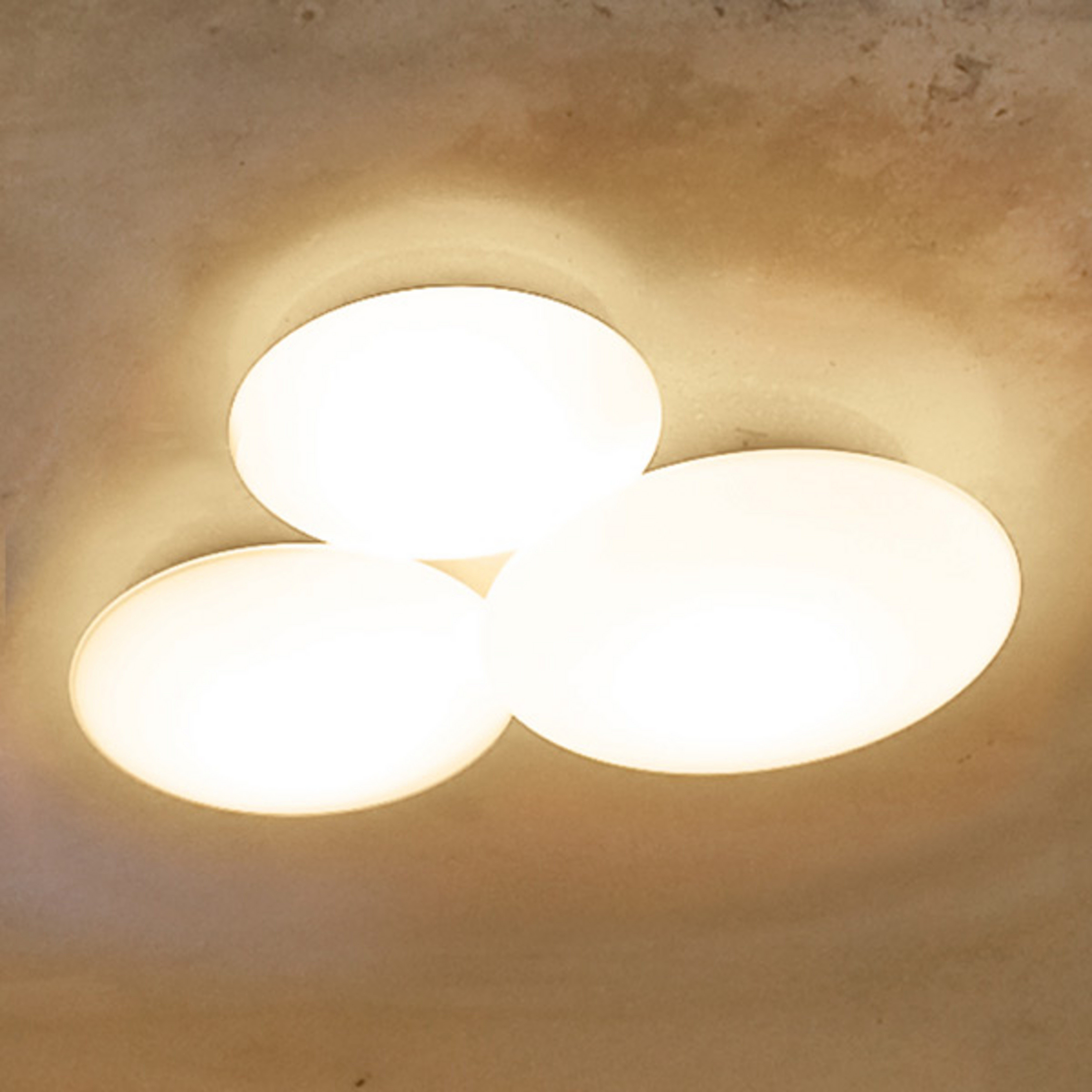 Plafonnier Puck, blanc, verre, à 3 lampes - Vibia