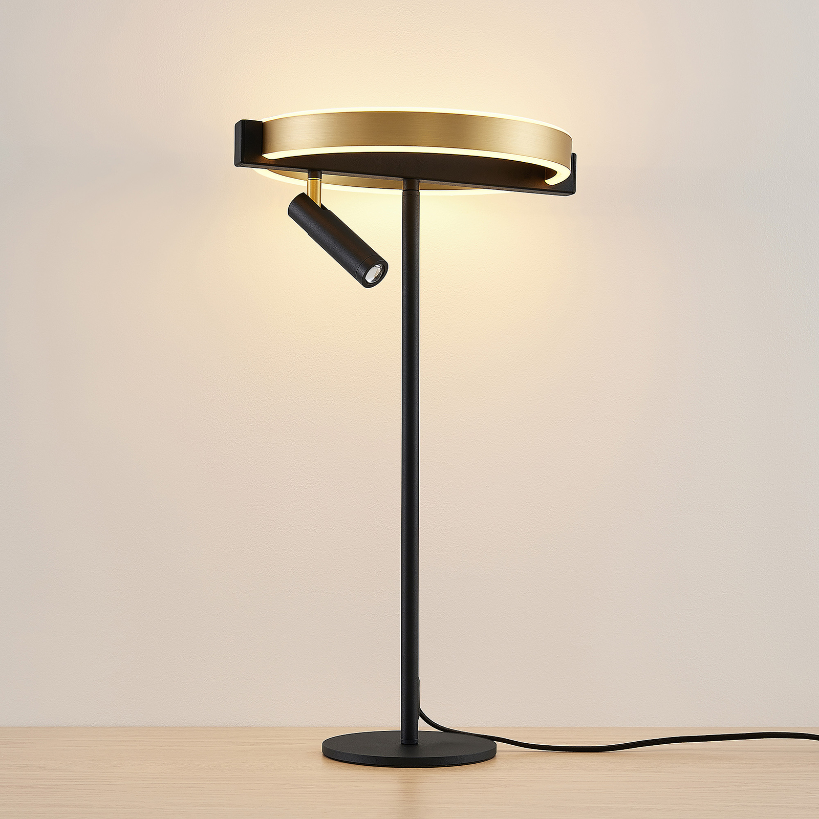 Lucande Matwei LED table lamp, ring-shaped, brass