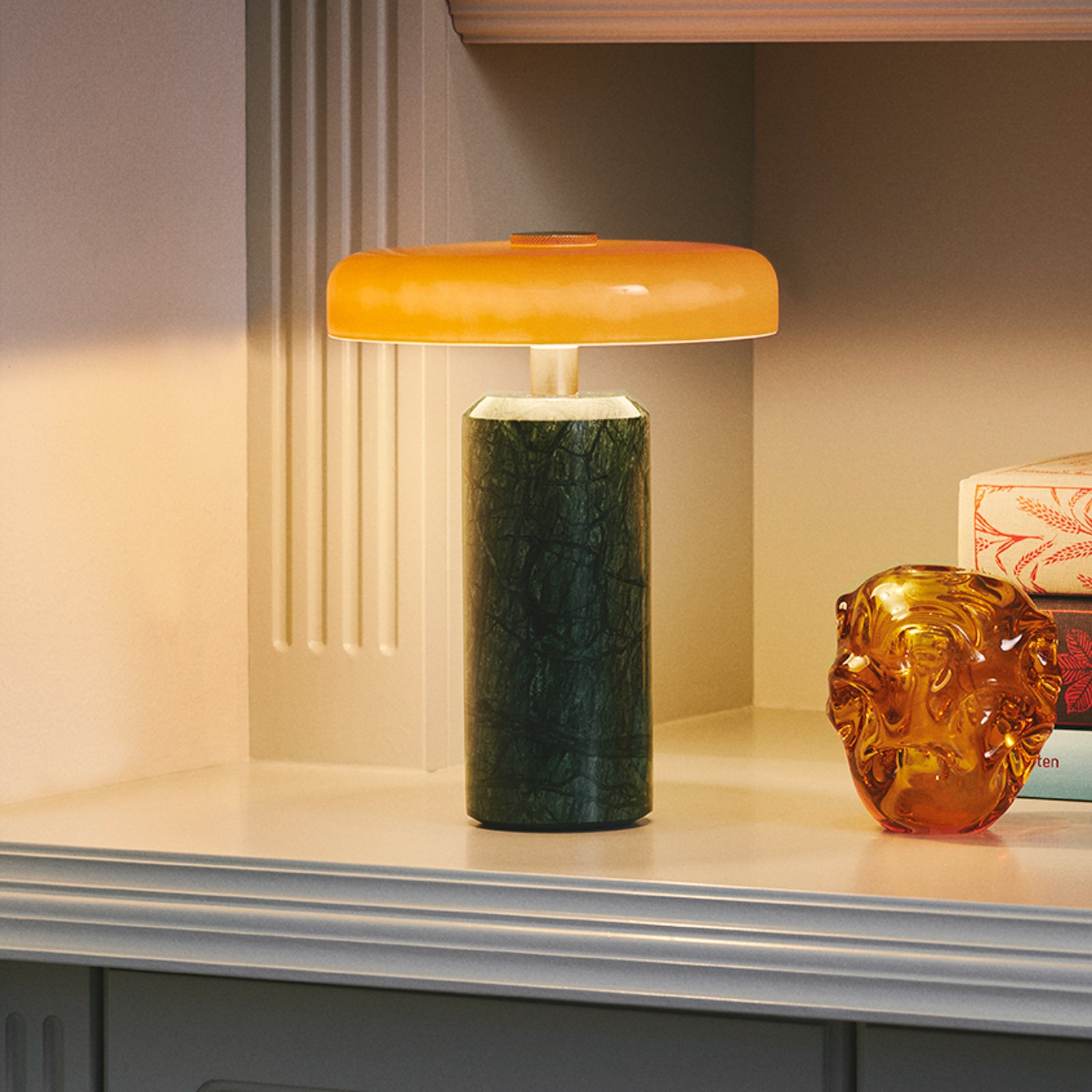 Trip LED genopladelig bordlampe, grøn/orange, marmor, glas, IP44