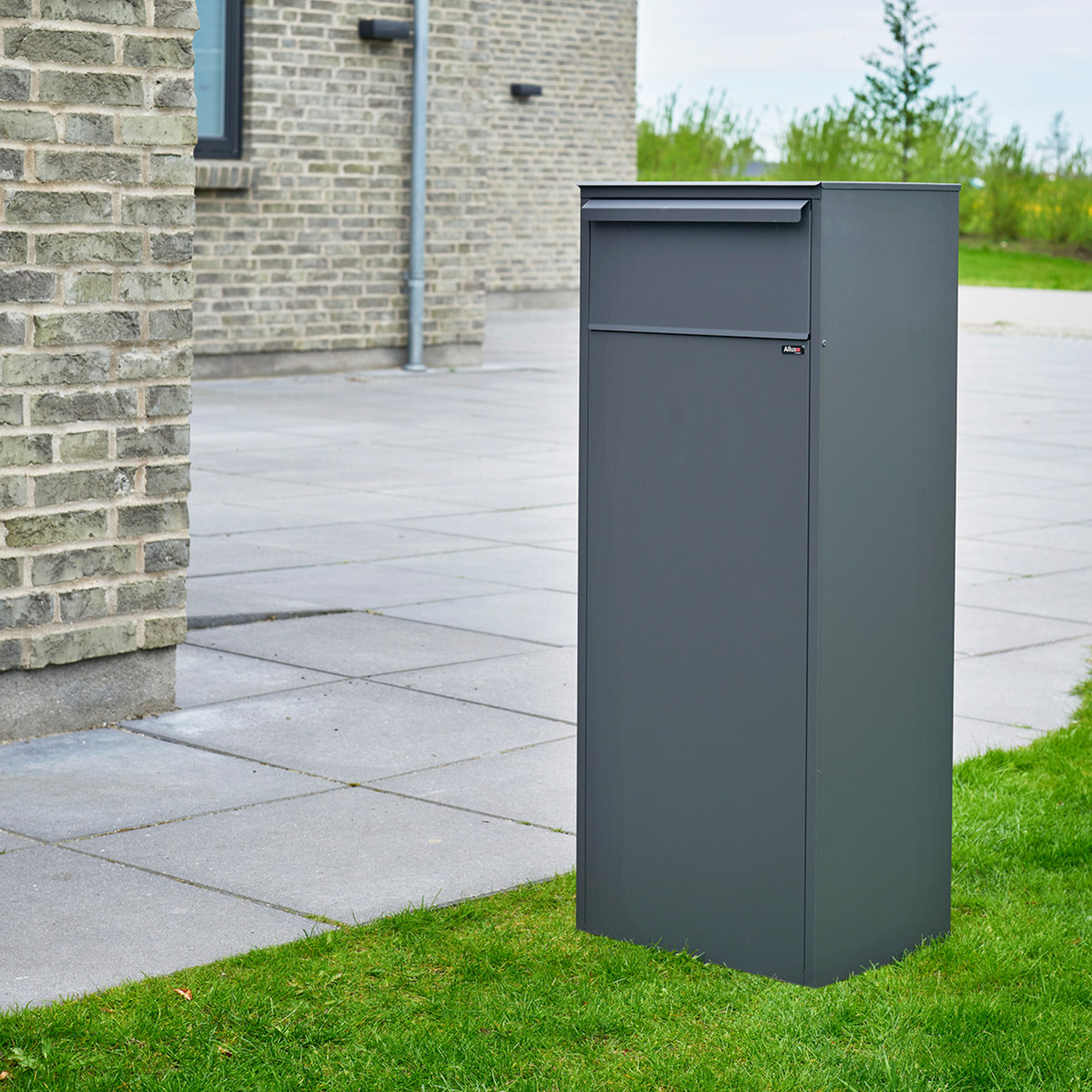 Allux 800AN-B free-standing letterbox in anthracite