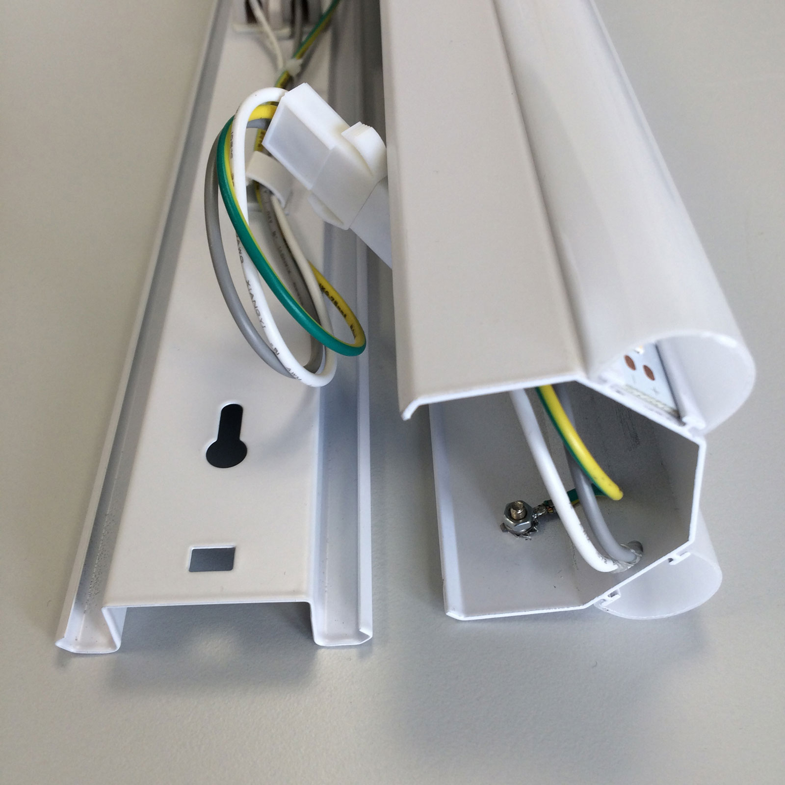 Basic 2 - kaksivaloinen LED-kattovalaisin 150cm