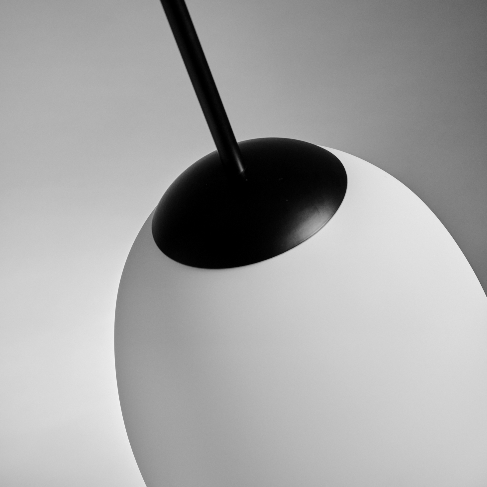 Hanglamp Drop, matglas, ophanging zwart