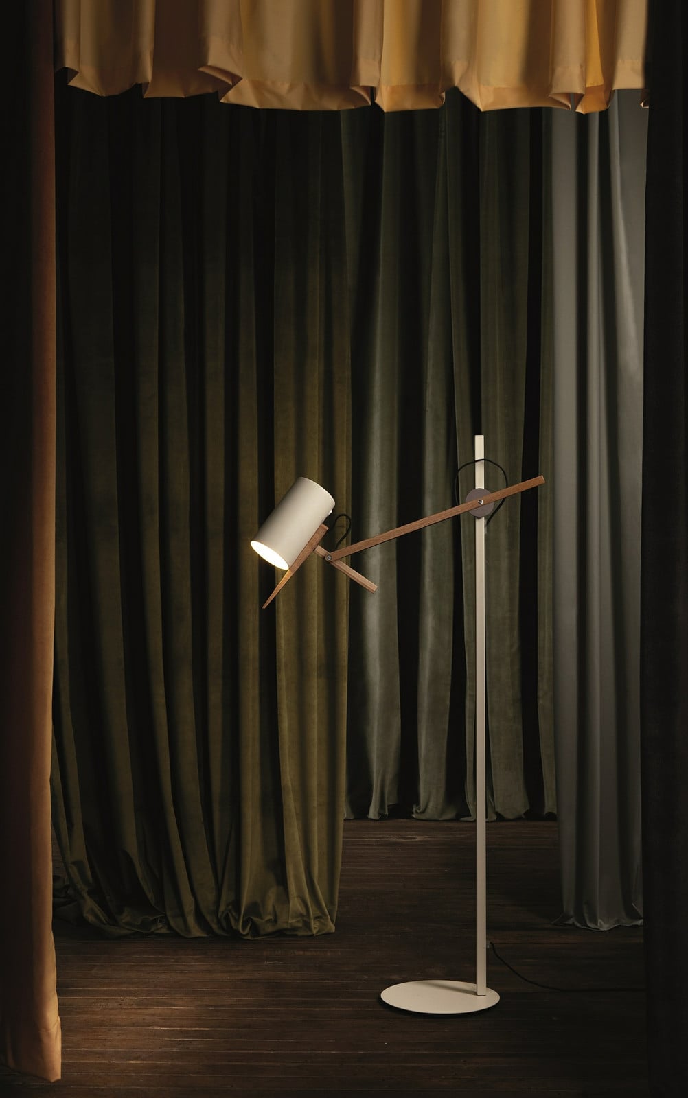 Scantling P73 Golvlampa Vit MARSET - Vardagsrum - Metall