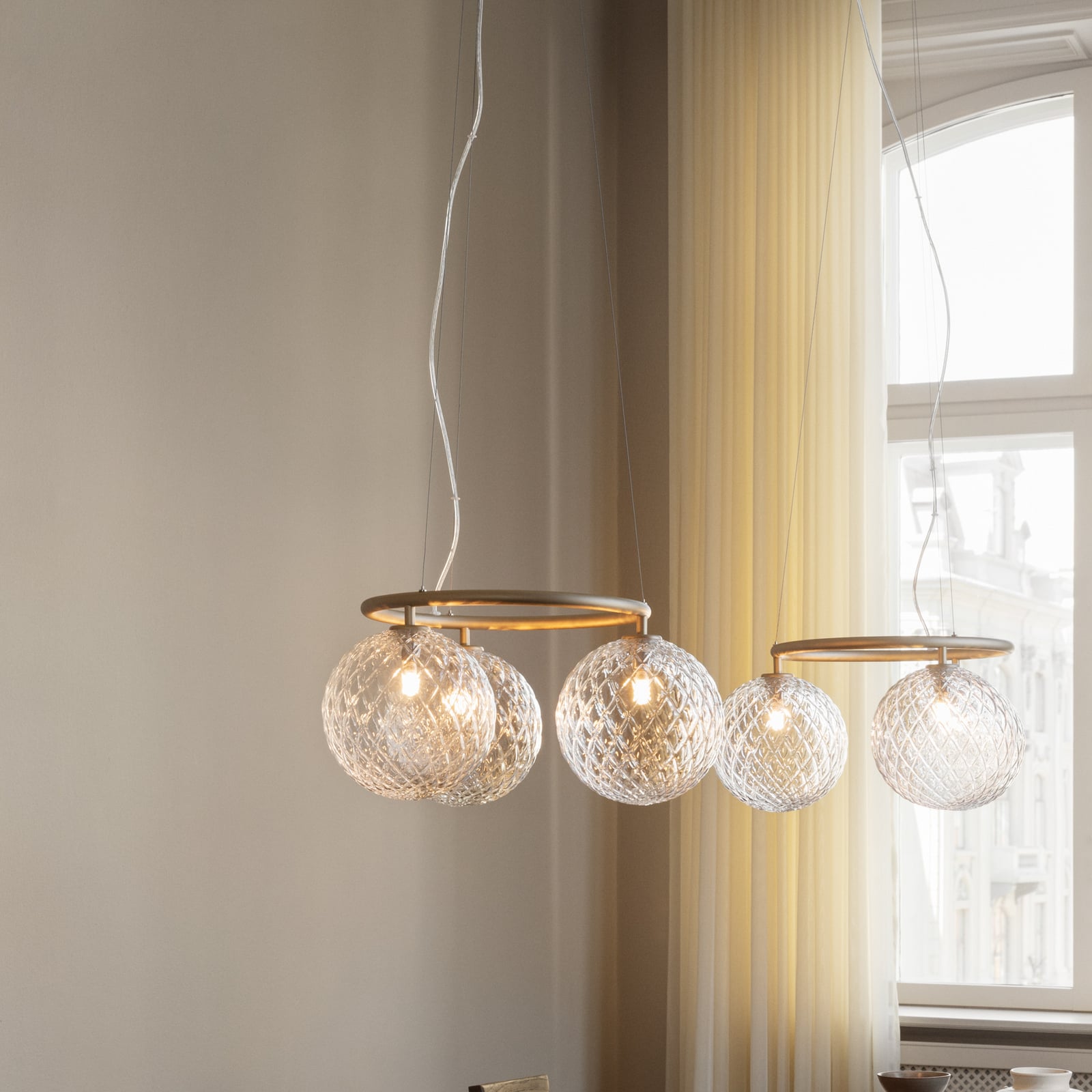 Miira 3 lysekrone Circular, messing/klar, Ø 54 cm - Nuura