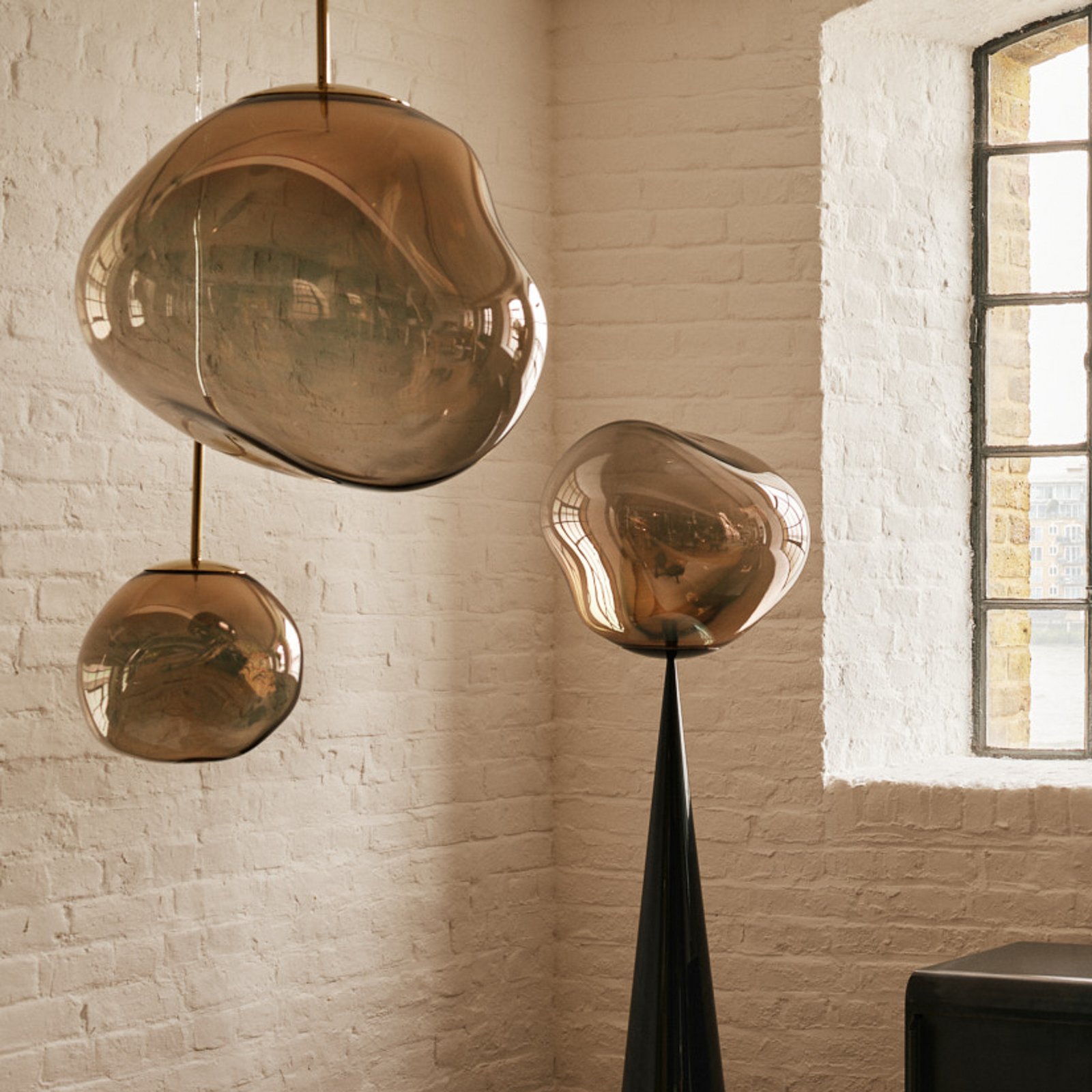 Lámpara colgante Melt de Tom Dixon, Ø 28 cm, color bronce, portalámparas Lámpara colgante Melt de Tom Dixon, Ø 28 cm, color bronce, portalámparas