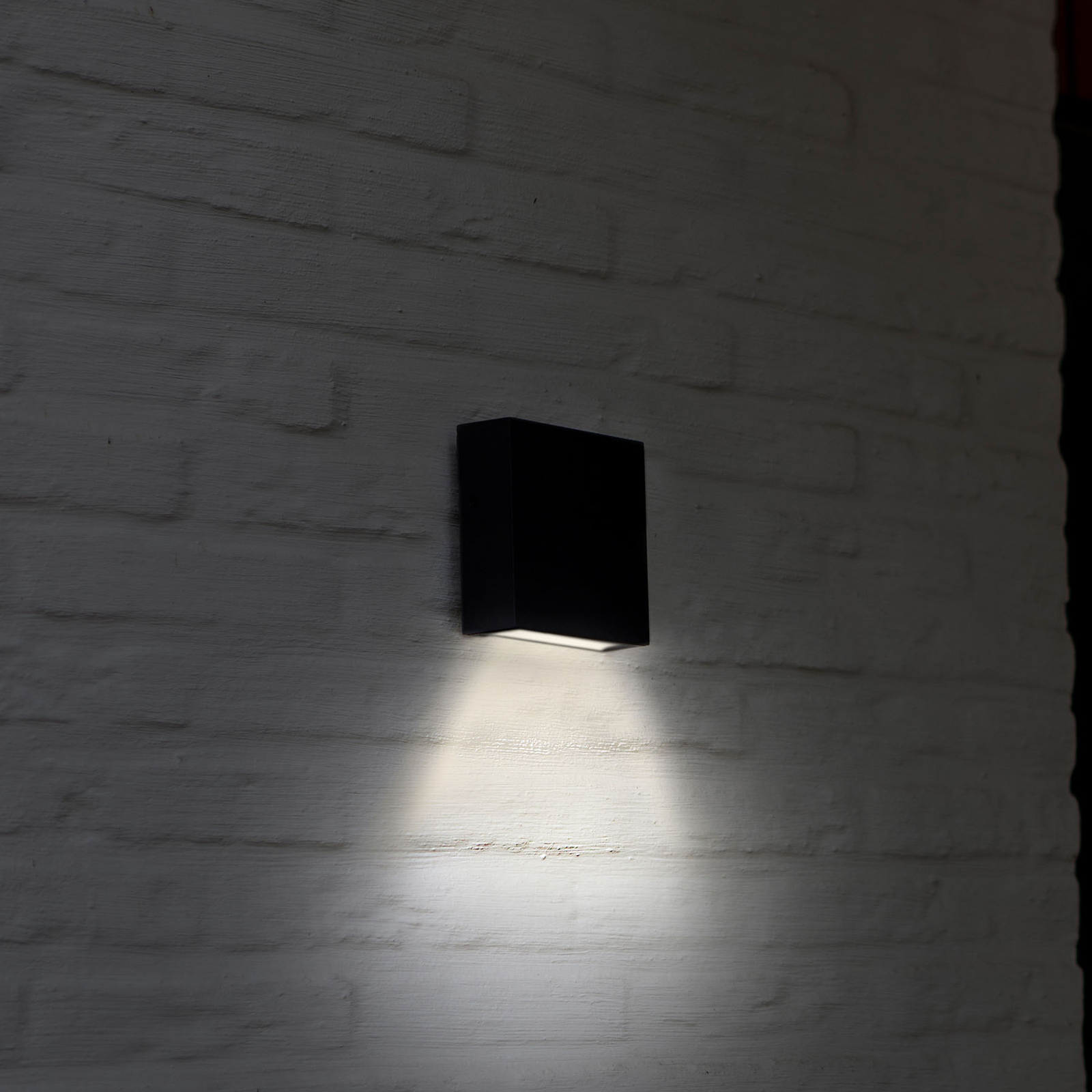 Gemini XF LED outdoor wall light, matt black