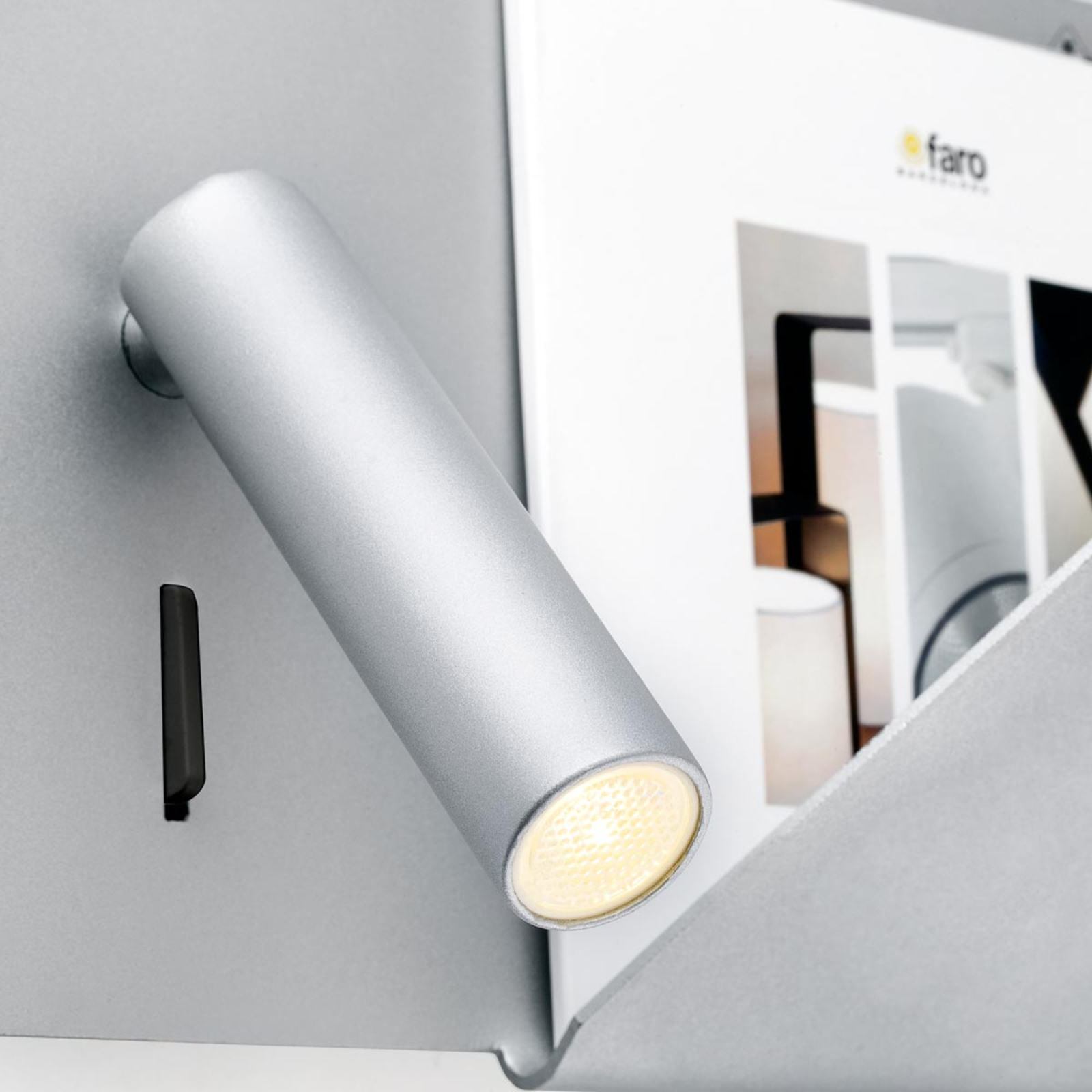 Compact Suau LED wall lamp with a USB charger