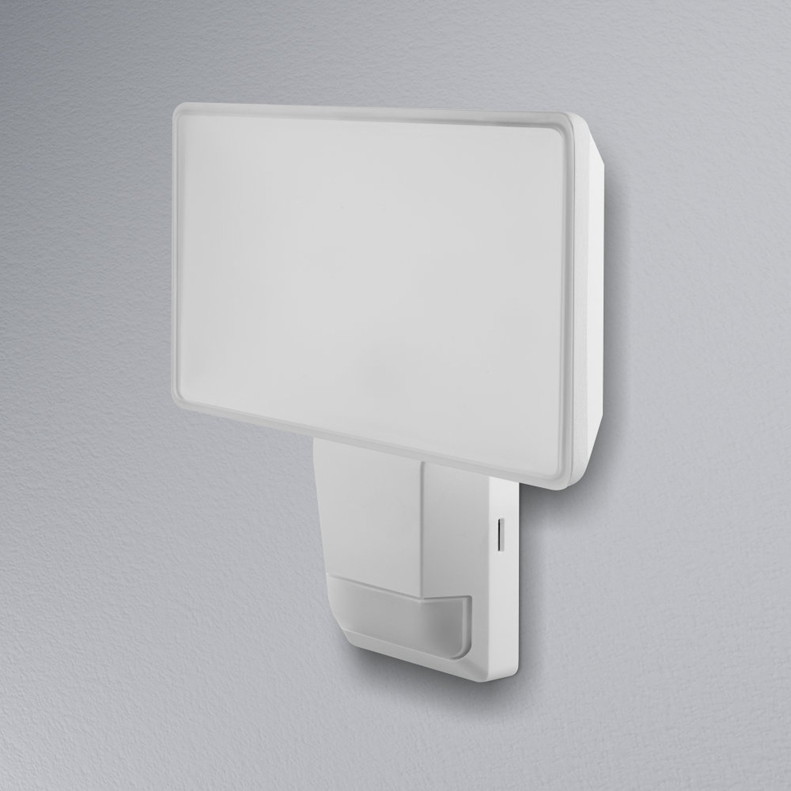 LEDVANCE Endura Pro Flood Sensor LED spot 27W white