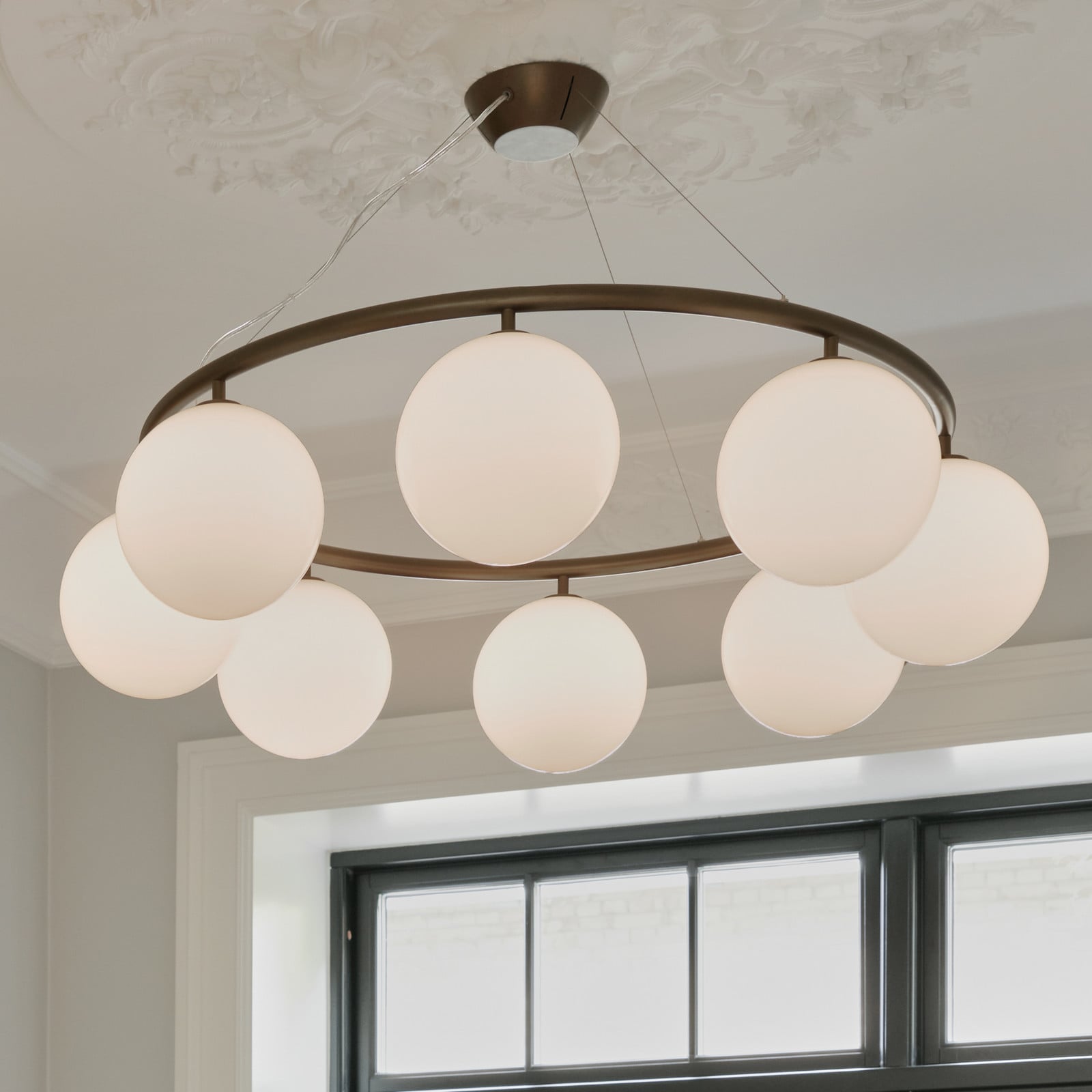 Miira 8 Circular lysekrone, bronze/hvid, Ø 100 cm Nuura Aps - Spisestue - Skandinavisk - Metal - Med skærm billede