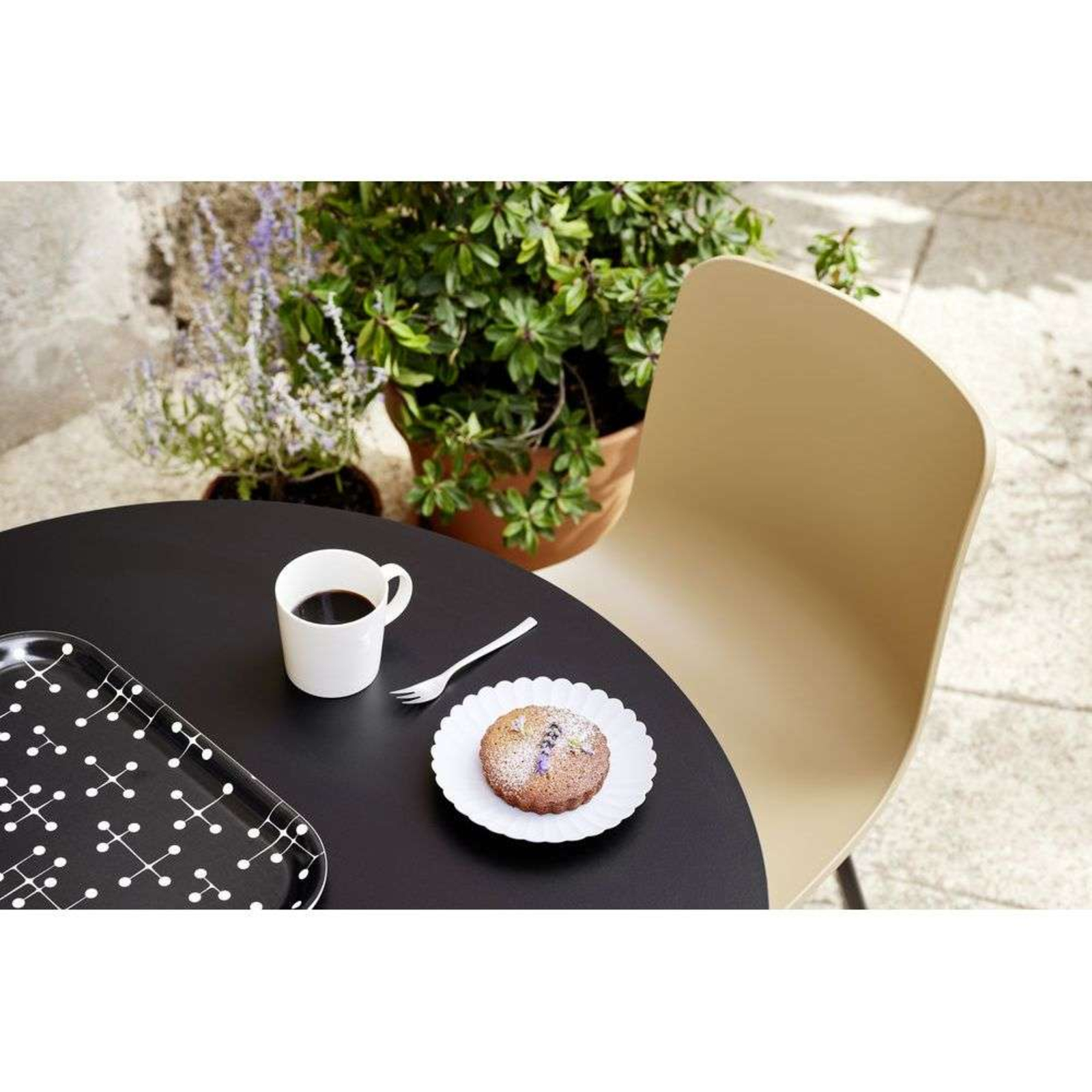 Classic Tray Large Dot Pattern Reverse Dark - Vitra