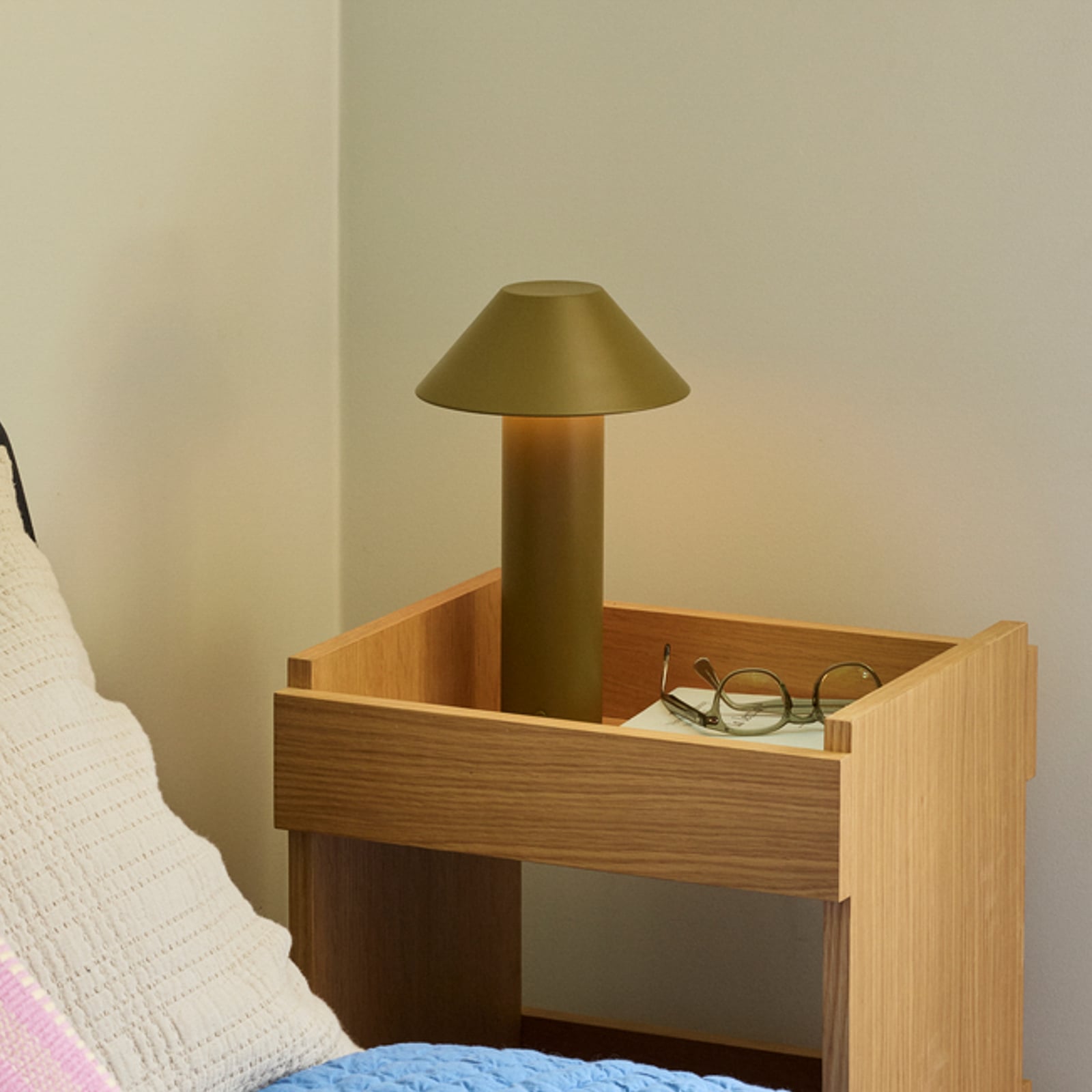 LED galda lampa „Tower“, tumši zaļa, augstums 32 cm, metāls