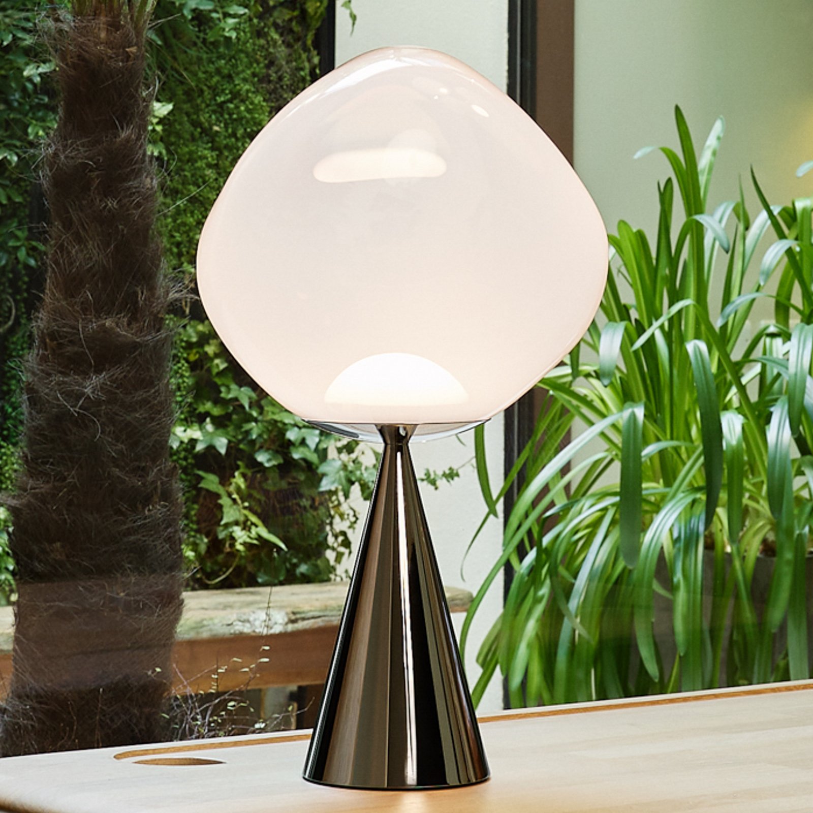 Tom Dixon Melt Cone Fat, Höhe 47 cm, opal, Fuß silberfarben