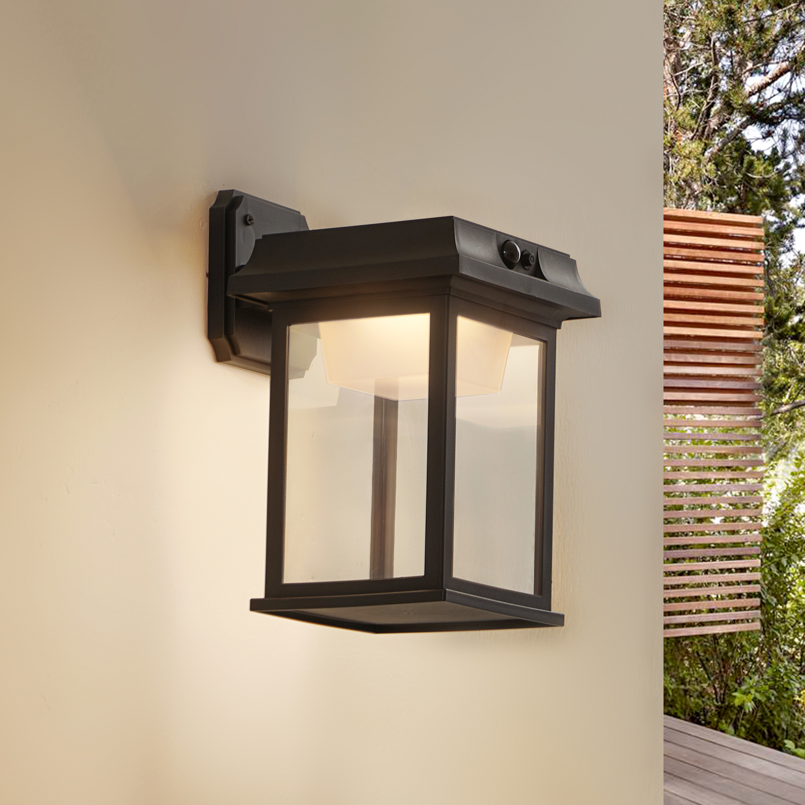 Lindby Solar LED wall light Latarka, height 27.5 cm, sensor