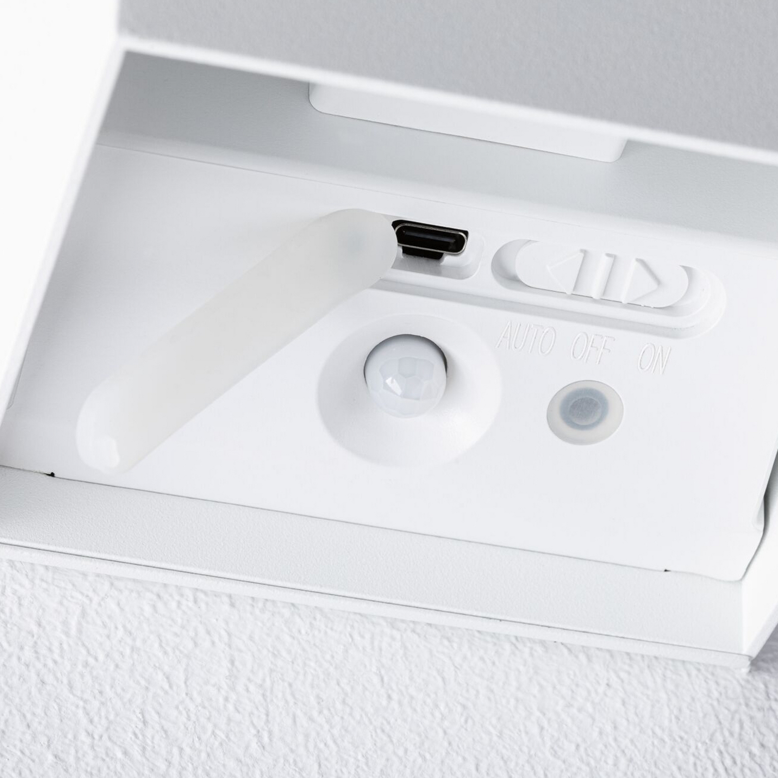 Paulmann Akku-Außenwandleuchte Nyara, weiß 10 cm Sensor IP44 Paulmann Akku-Außenwandleuchte Nyara, weiß 10 cm Sensor IP44