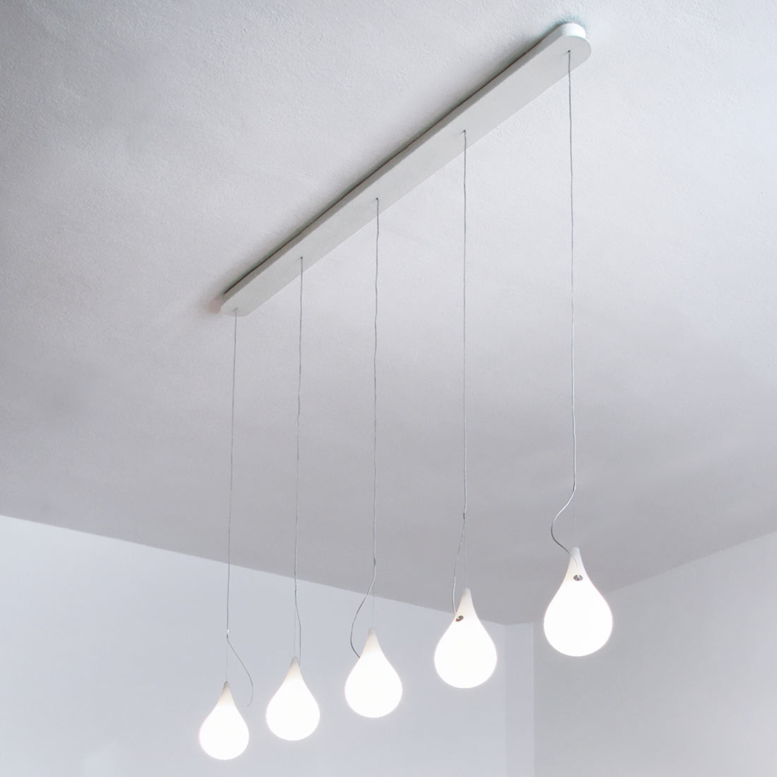 next Drop_2 XS long 5 - designer hanging lamp, for Living / Dining Room, polyethylene, G4, 2.5 W, energy efficiency: A+, L: 107 cm