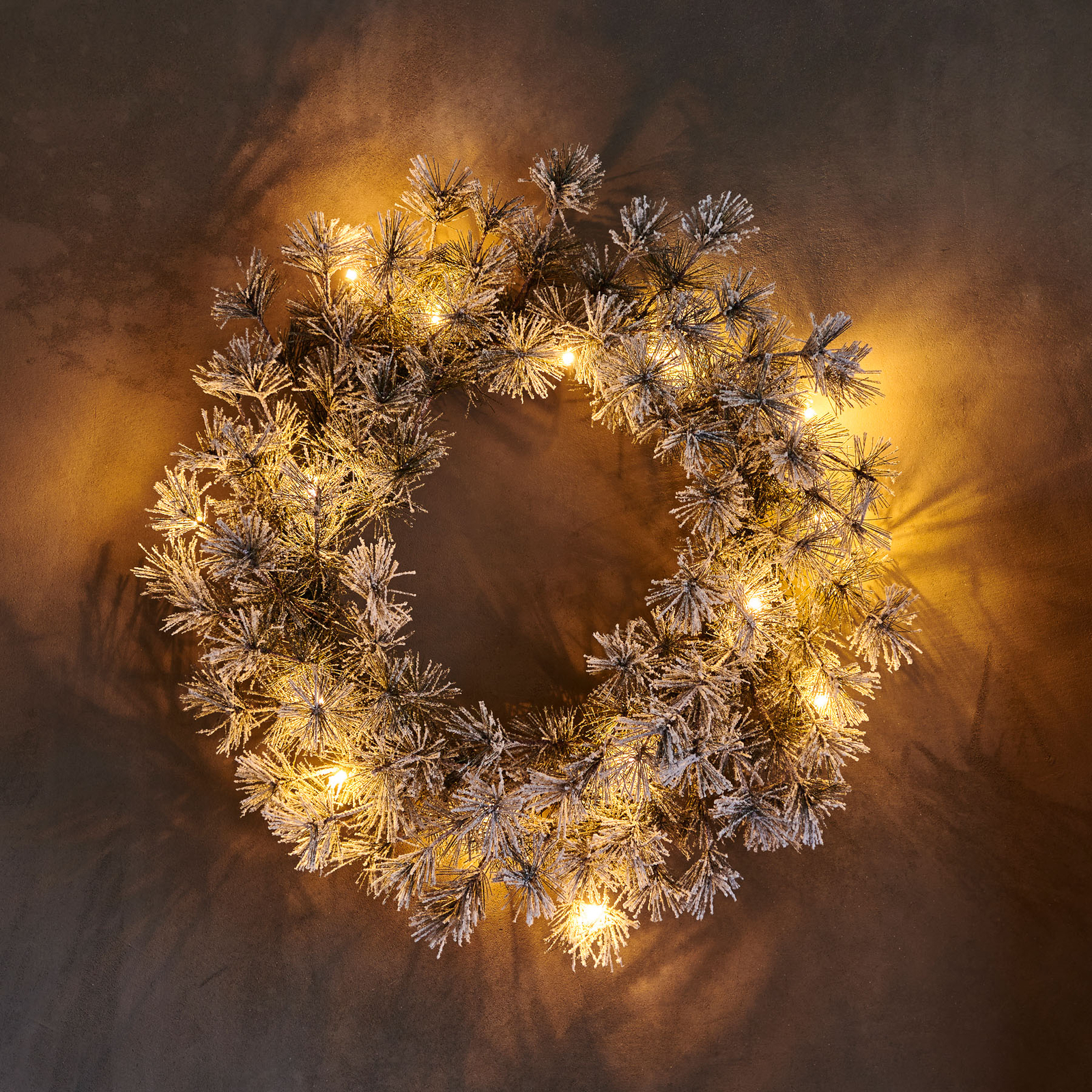 Alfi LED wreath, green/snowy, Ø 45 cm