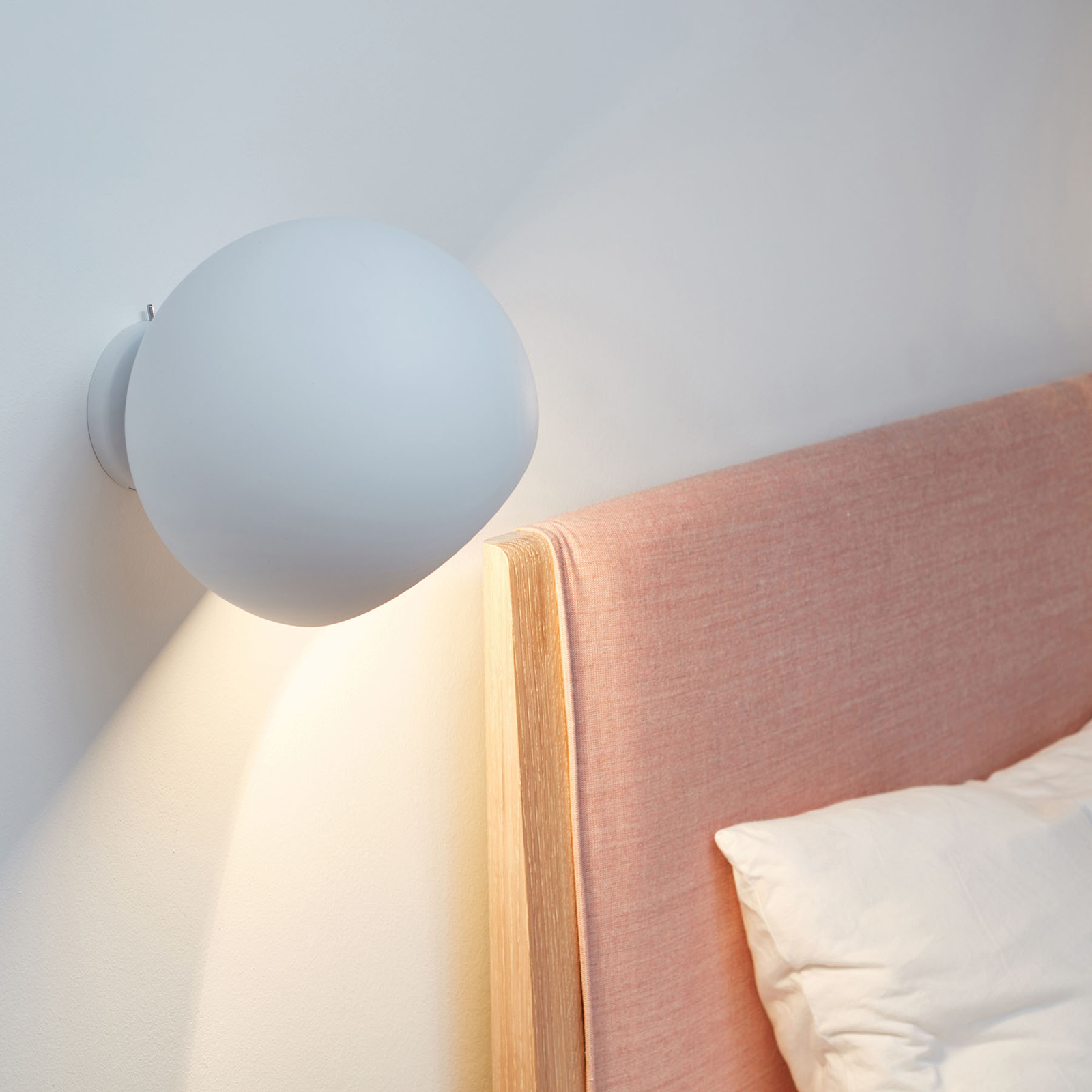 Nyta Tilt Globe Wall Short Wandlampe