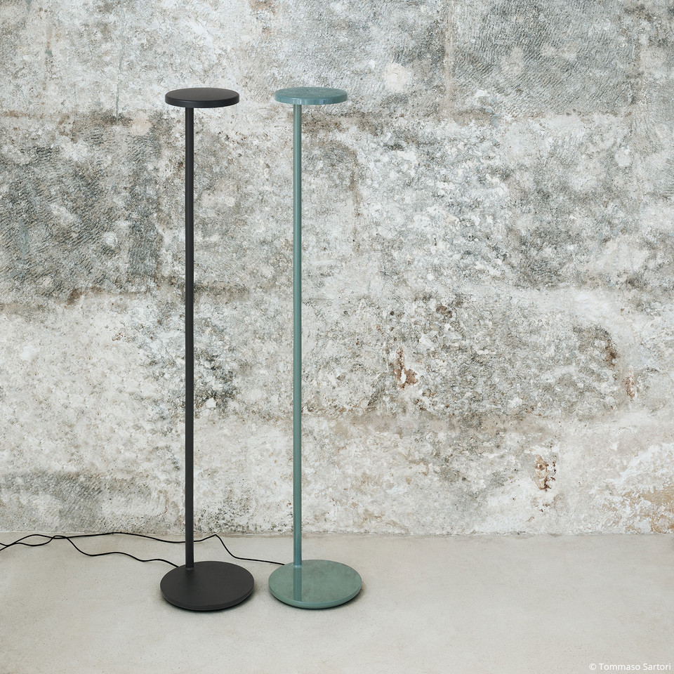 Flos Architectural Oblique F golvlampa 2700K Glossy Sage, grön från Flos Architectural