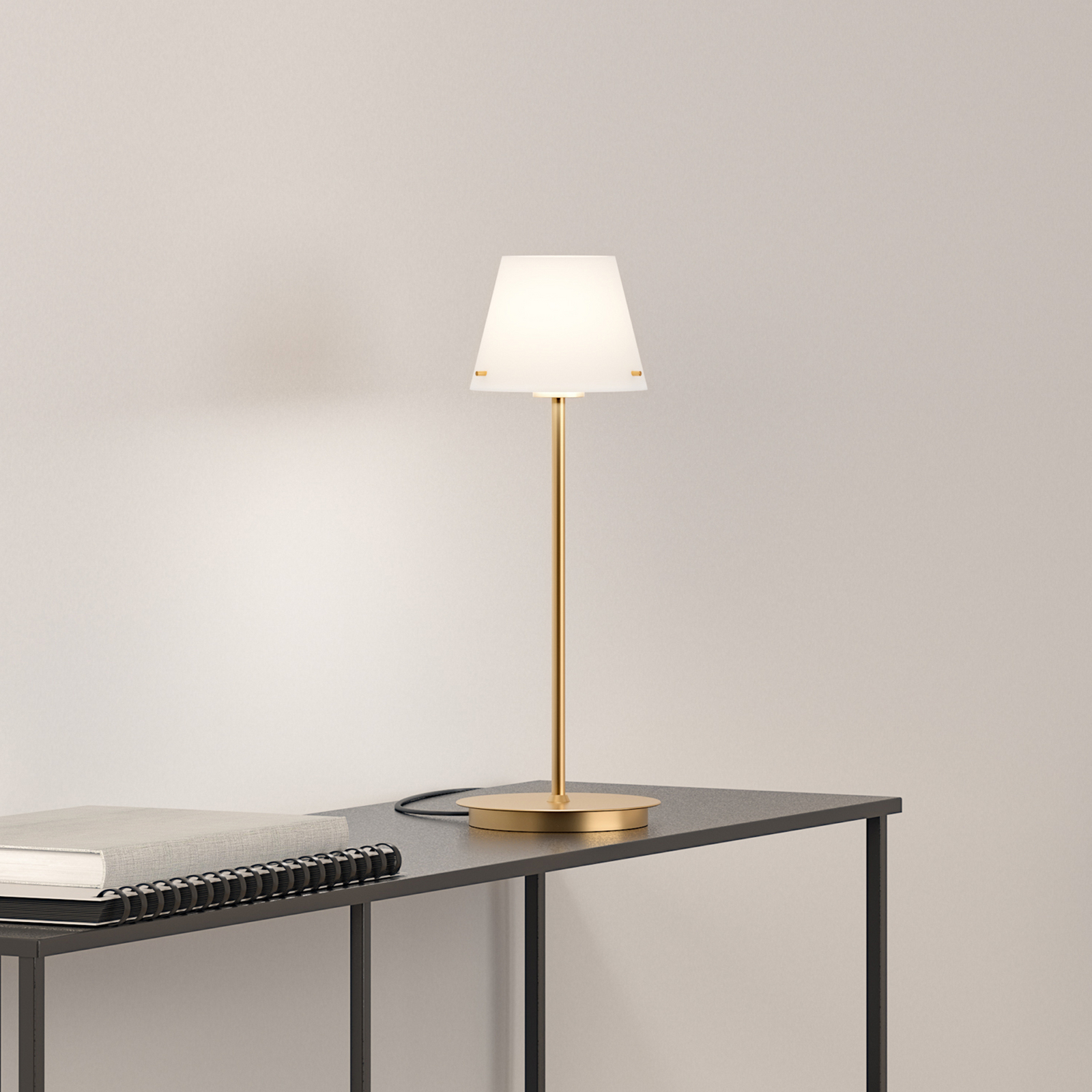 Gil Bordslampa Satin/Brass - Herstal